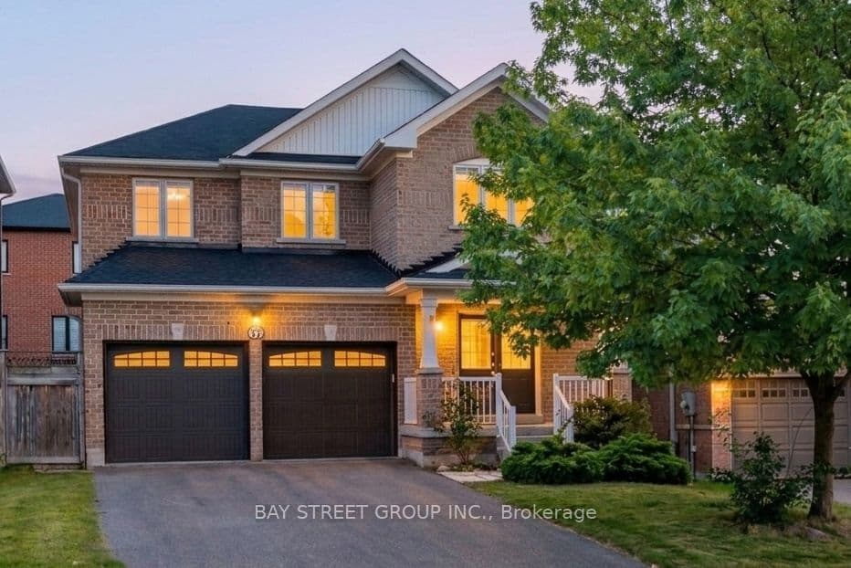 37 Mynden Way, Newmarket, ON L3X 3A7