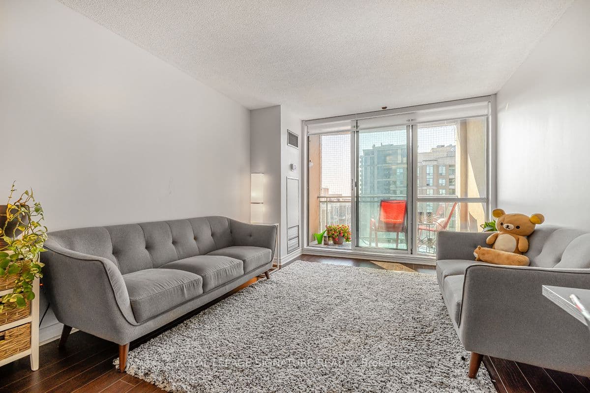 8 Pemberton Avenue UPH3, Toronto, ON M2M 4K8