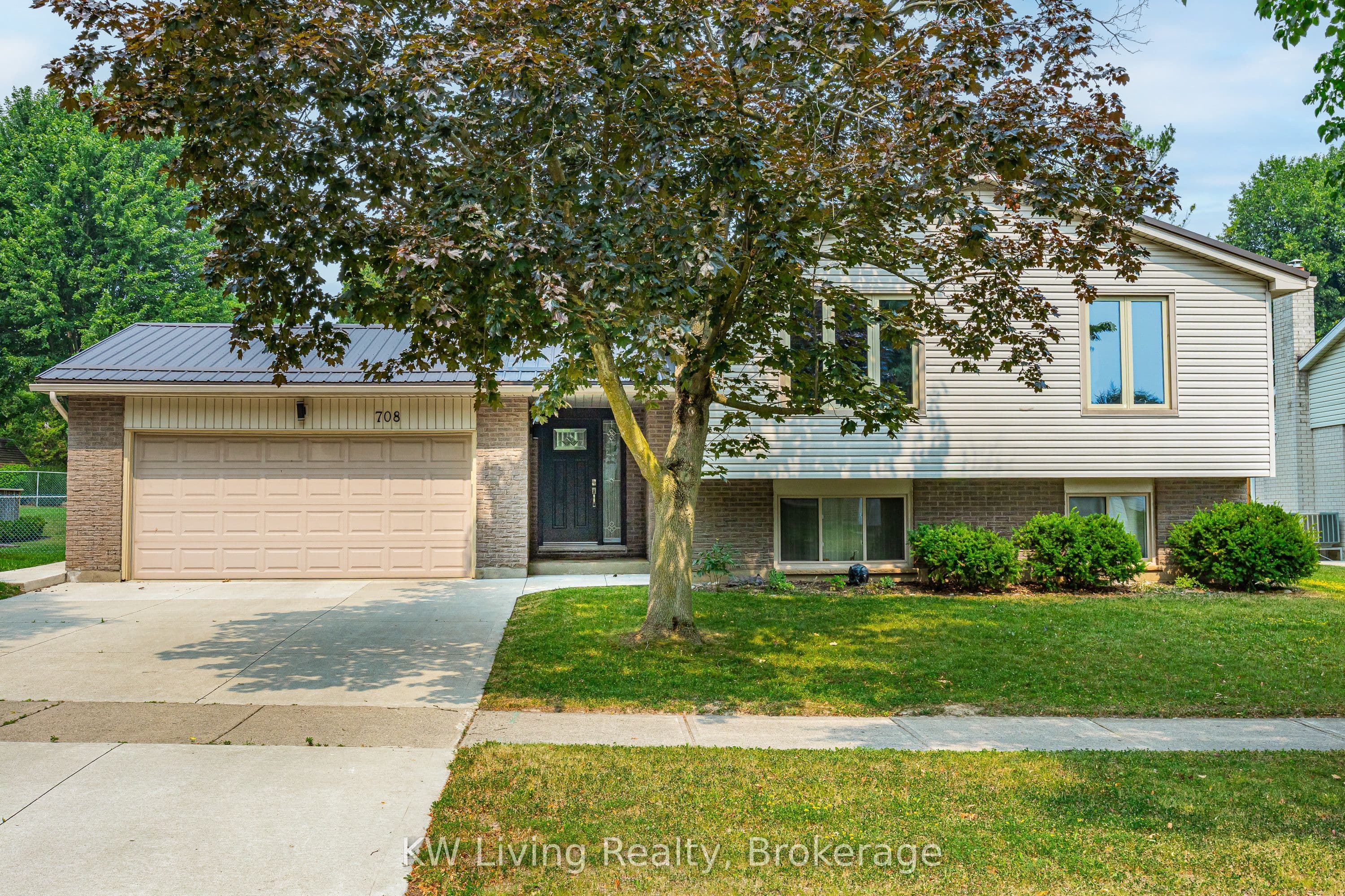 708 VILLAGE GREEN Avenue, London South, ON N6K 1H2