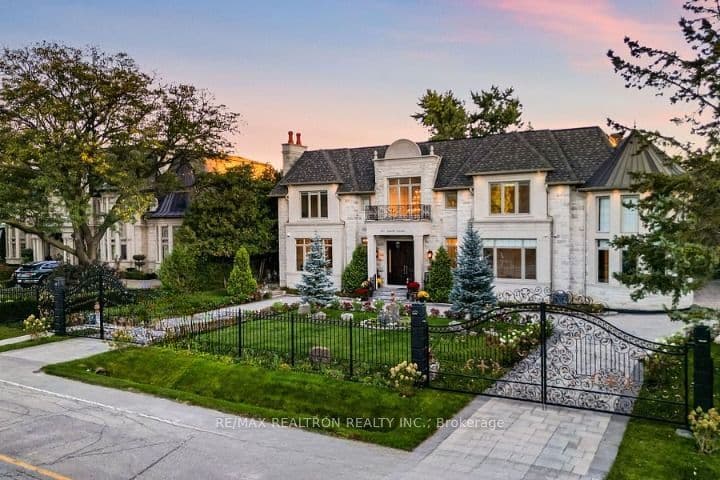 267 Arnold Avenue, Vaughan, ON L4J 1C3