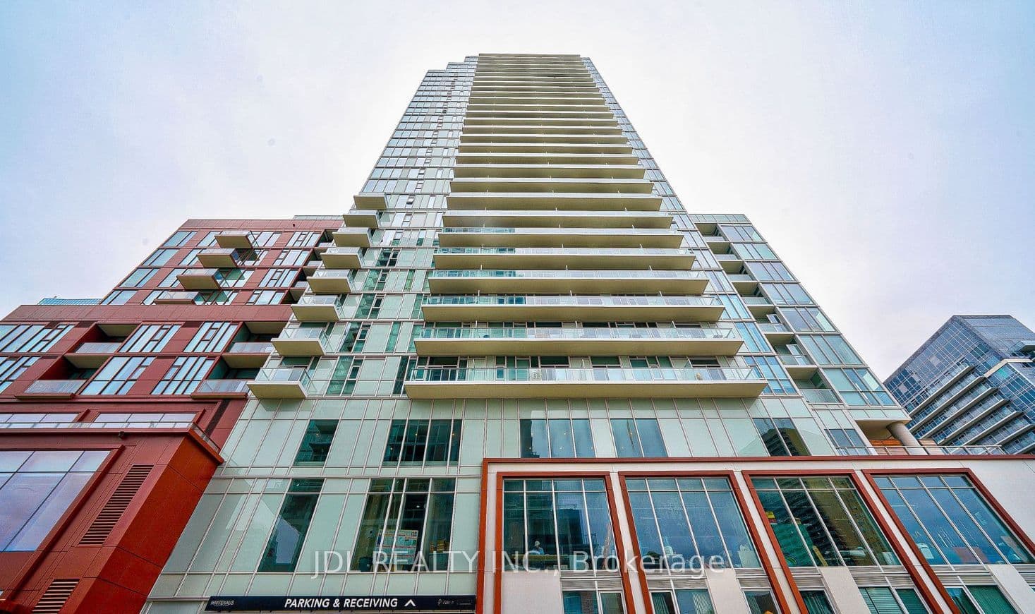 33 helendale Avenue 710, Toronto, ON M4R 0A4