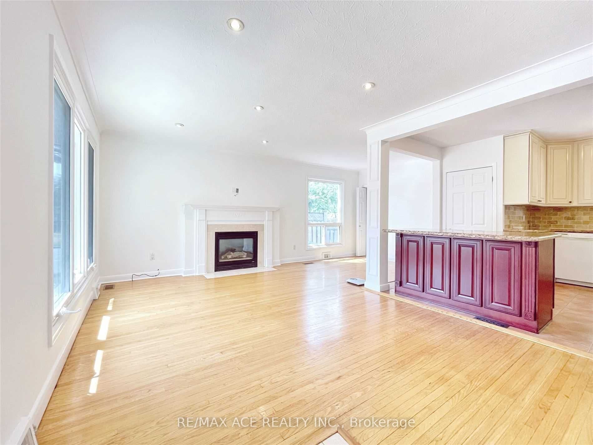 246 Horsham Avenue Main, Toronto, ON M2N 2A6