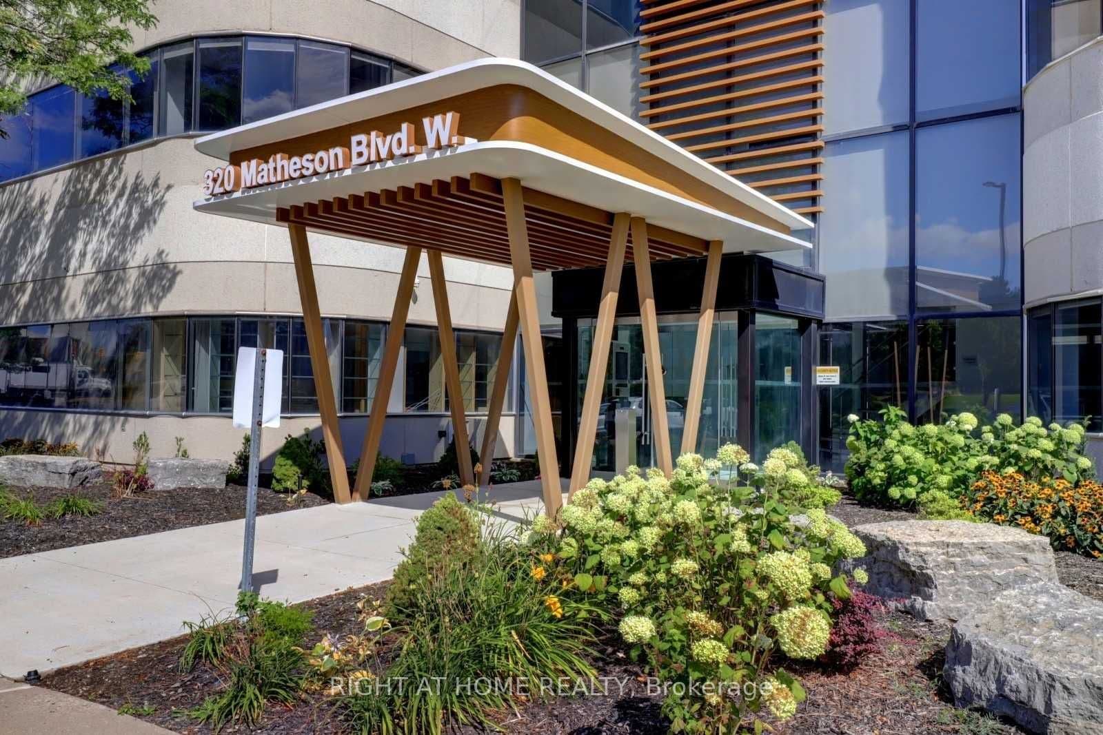320 Matheson Boulevard W 202, Mississauga, ON L5R 3R1
