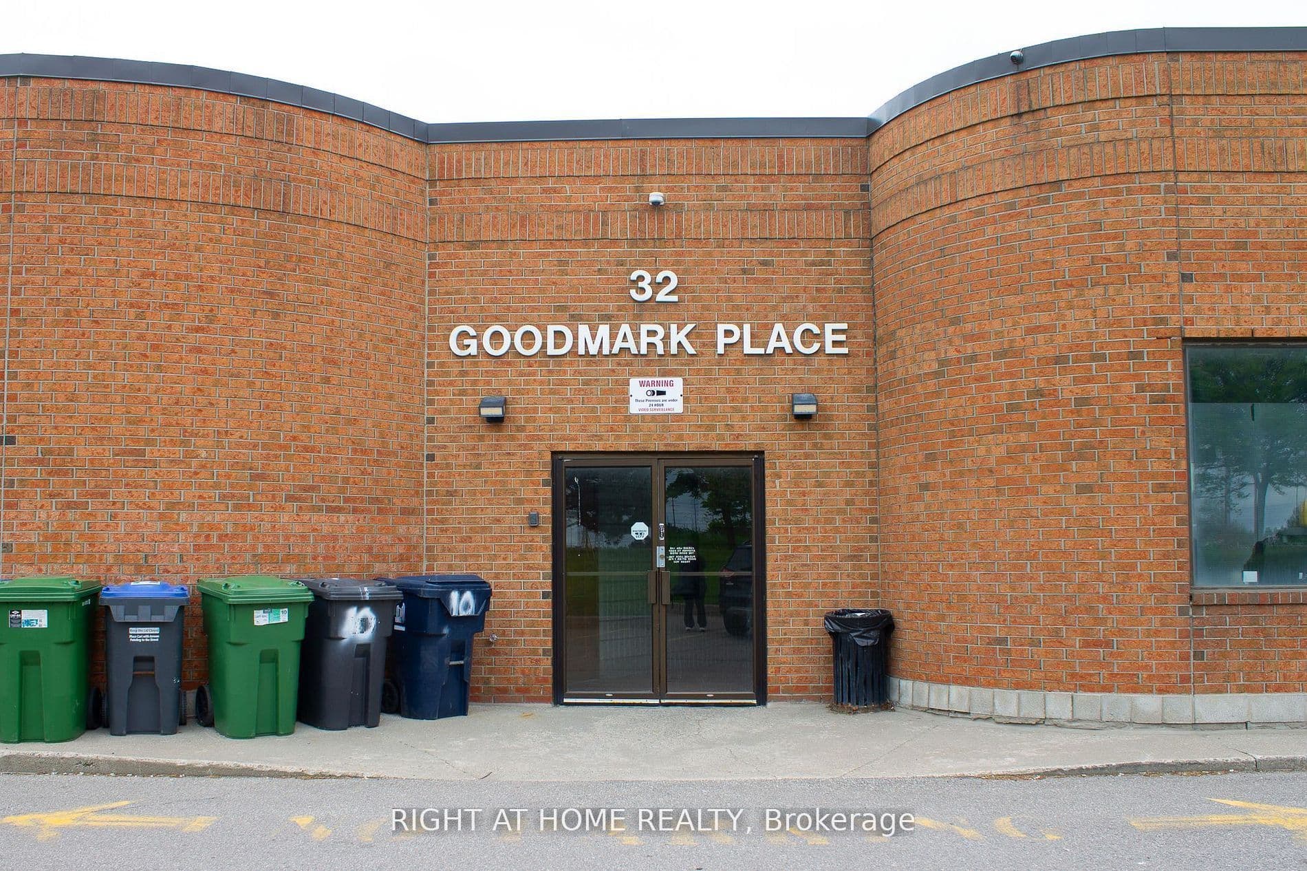 32 Goodmark Place 18, Toronto, ON M9W 6J4