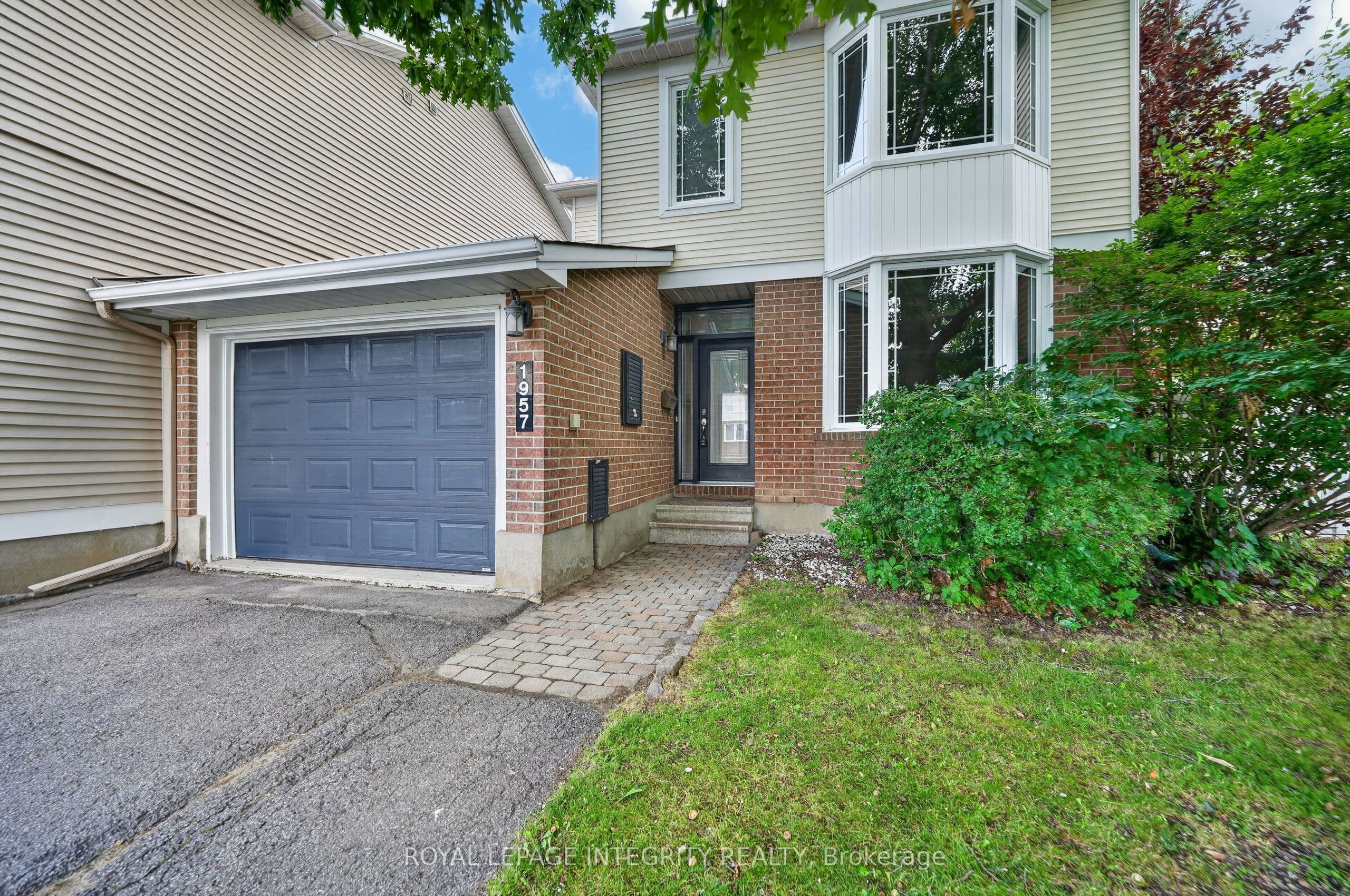 1957 Crestmont Place, Orleans - Convent Glen and Area, ON K1W 1E4