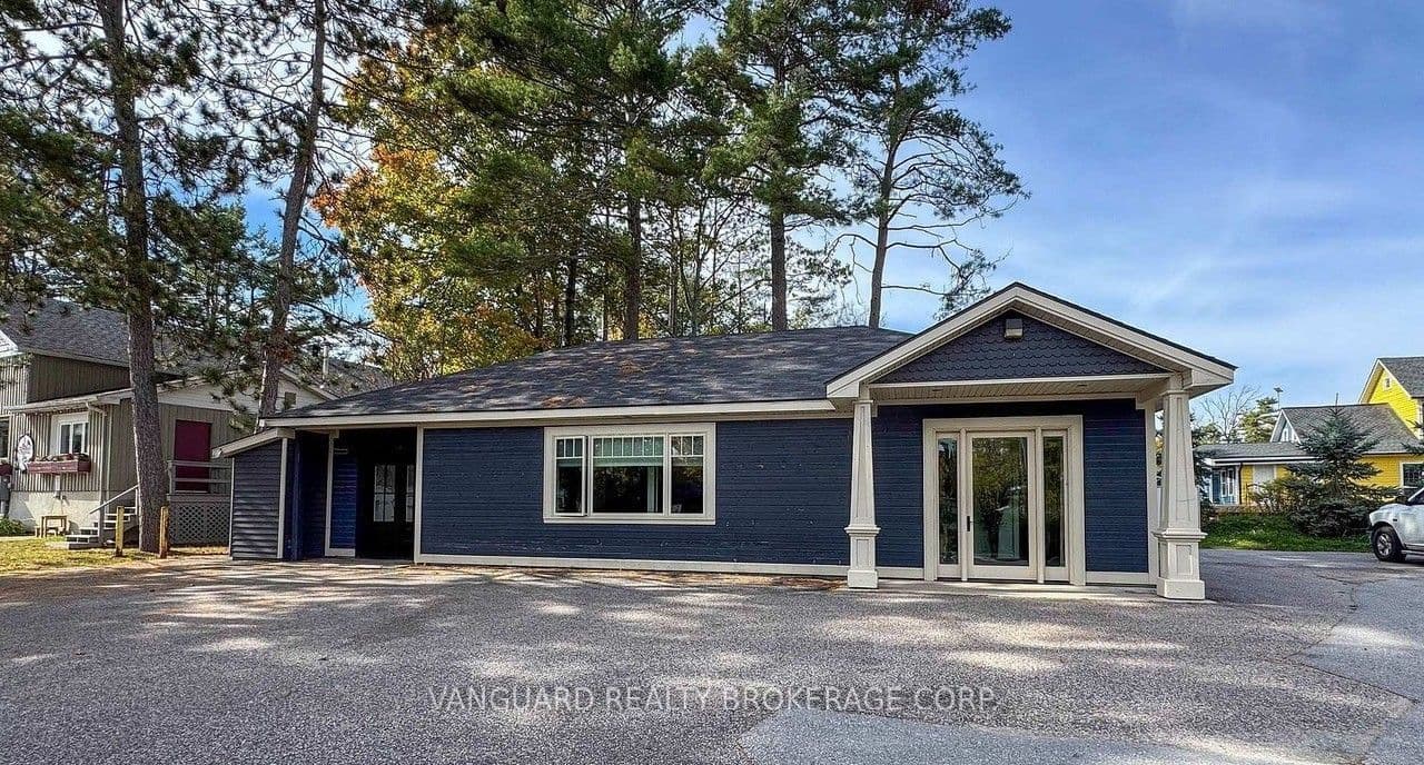 1004 Maple Street, Muskoka Lakes, ON P0C 1A0