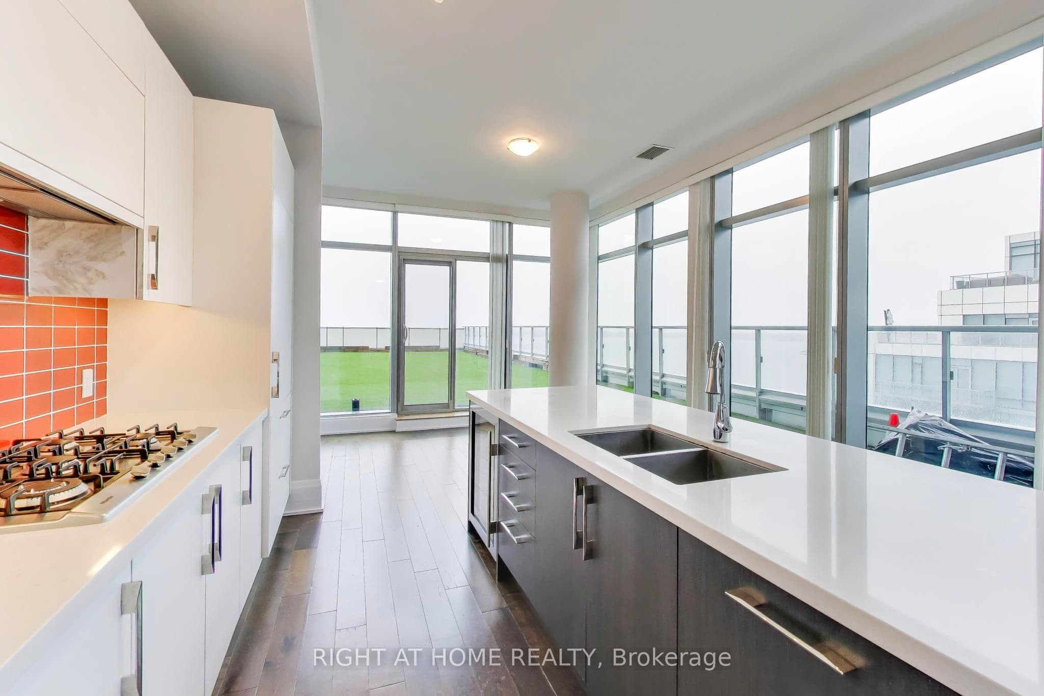 39 Queens Quay E 1126, Toronto, ON M5E 0A5