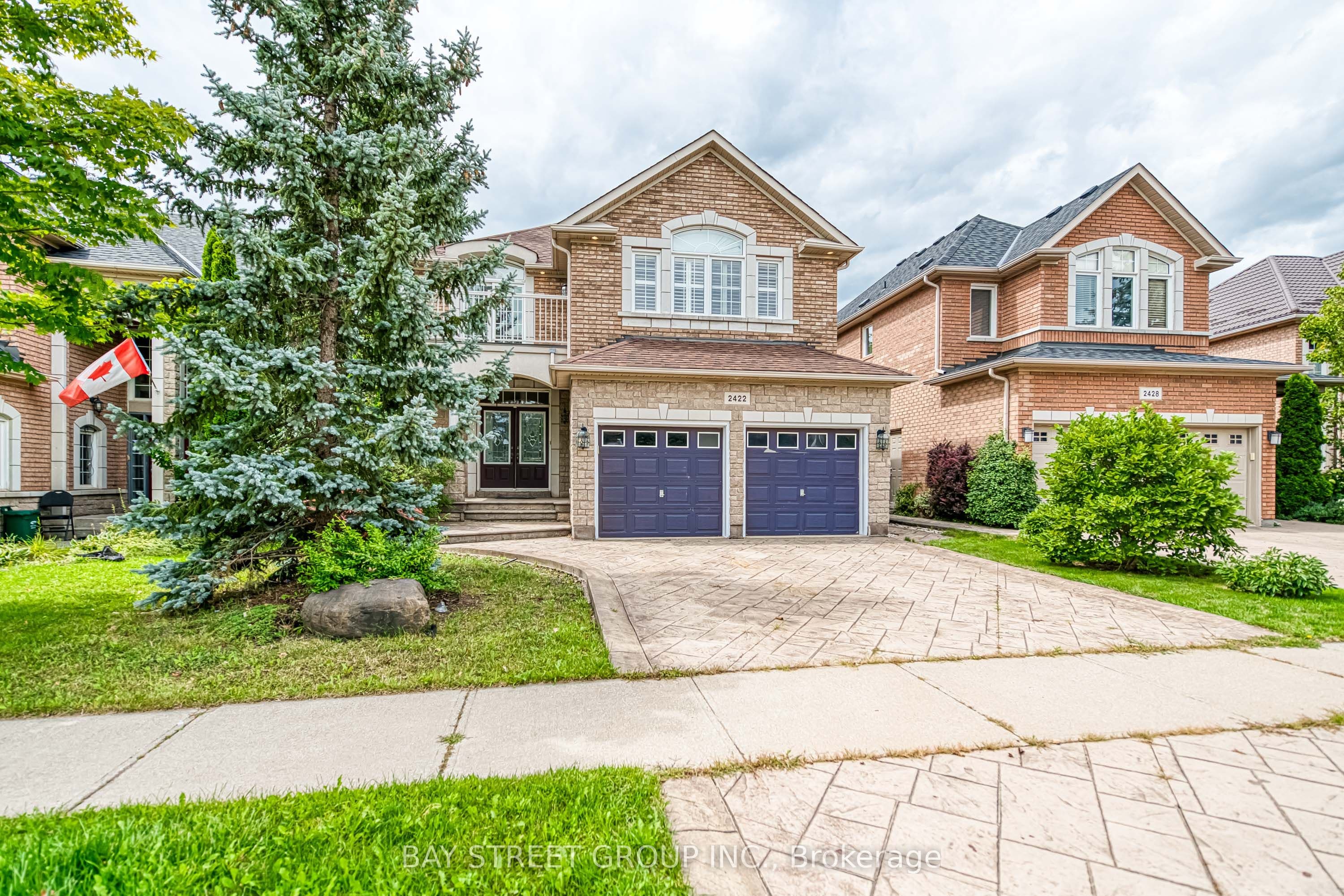 2422 Hertfordshire Way, Oakville, ON L6H 7M5