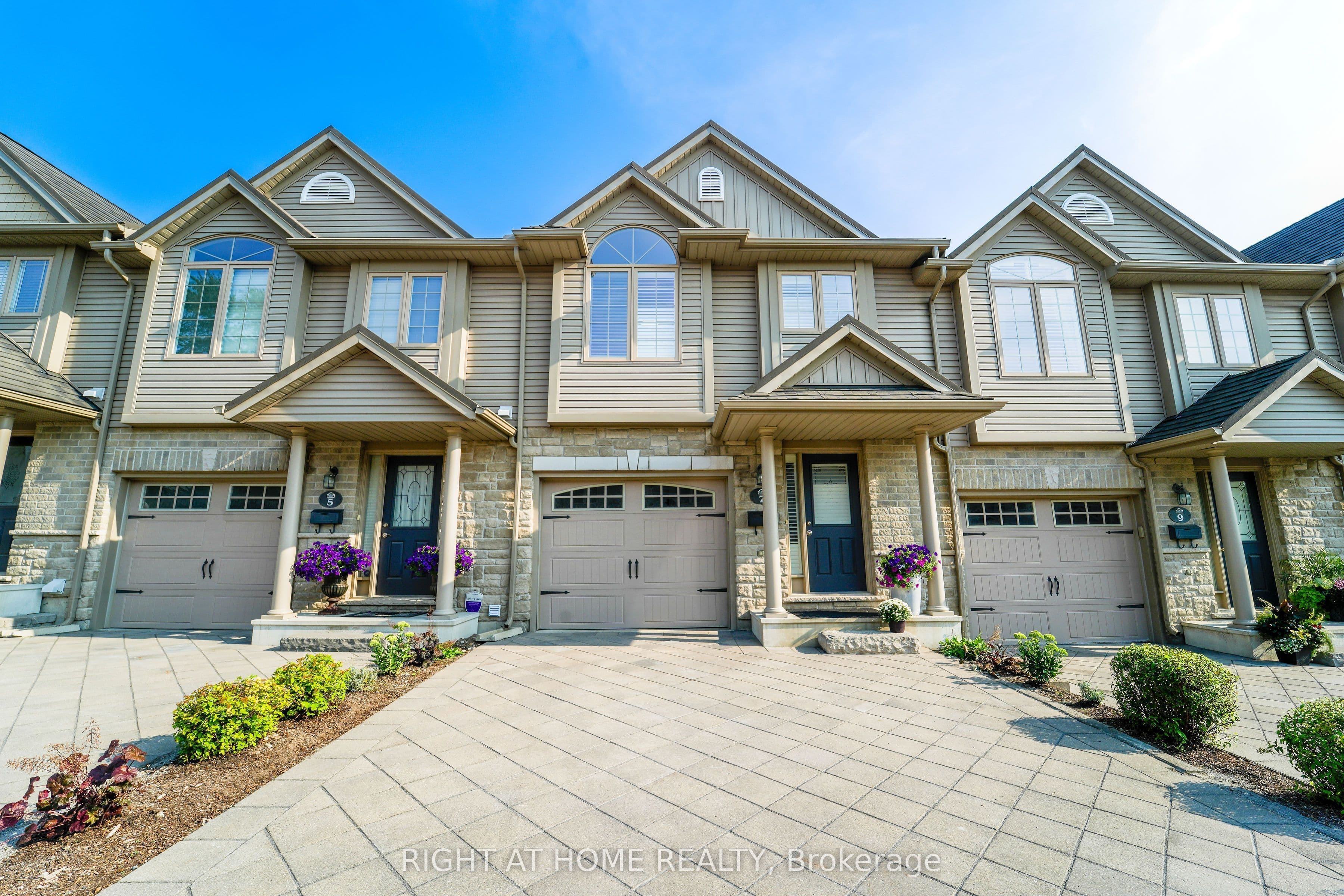582 Hyde Park Road 7, London North, ON N6H 3S1