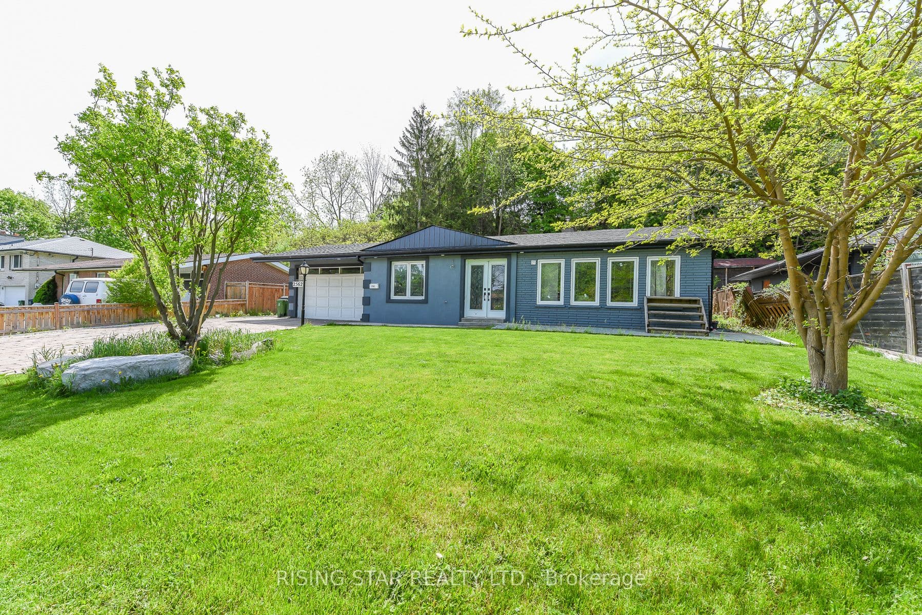 2562 Islington Ave Avenue W, Toronto, ON M9V 2X2