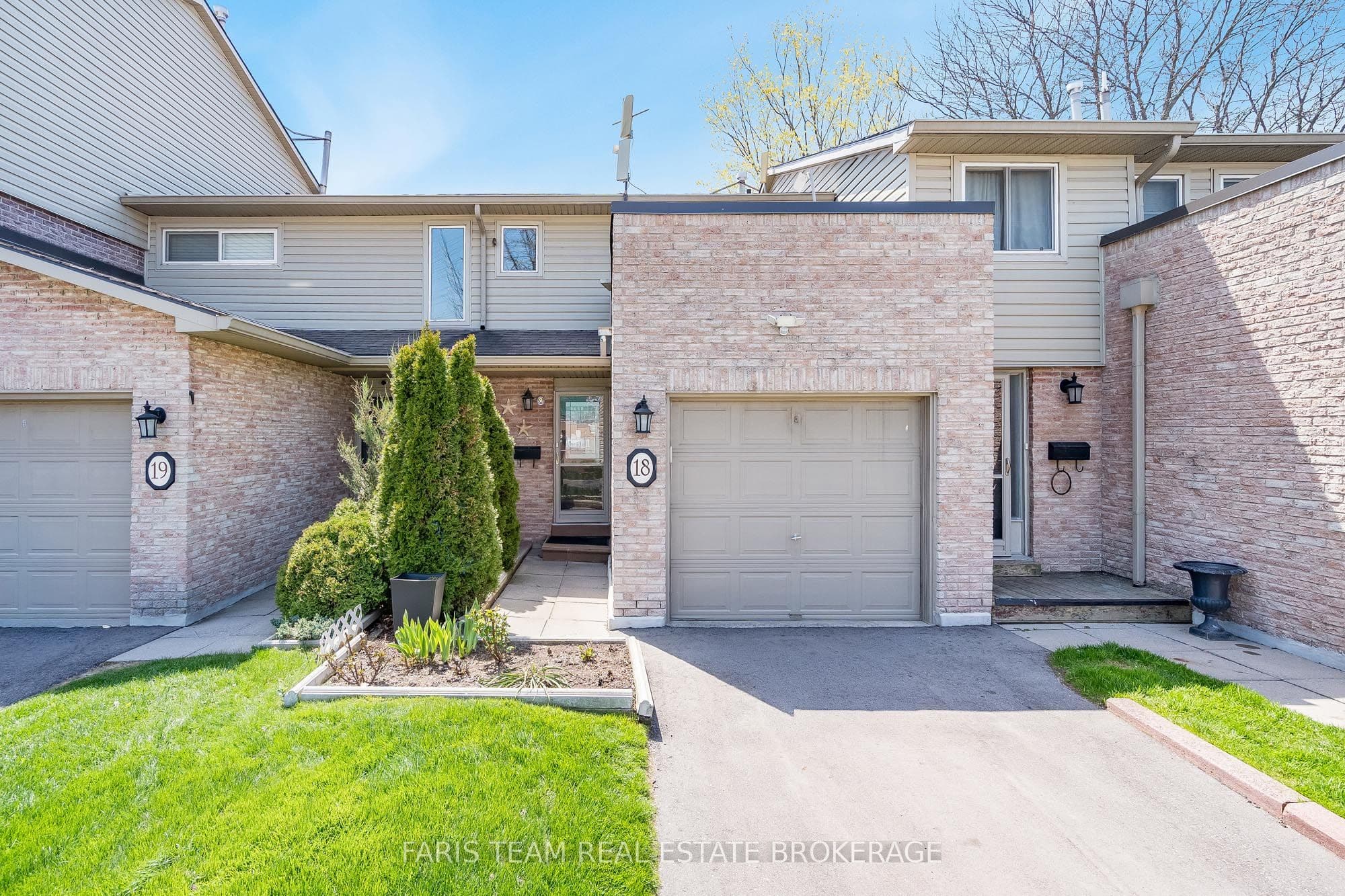 2075 Asta Drive 18, Mississauga, ON L5A 2T5