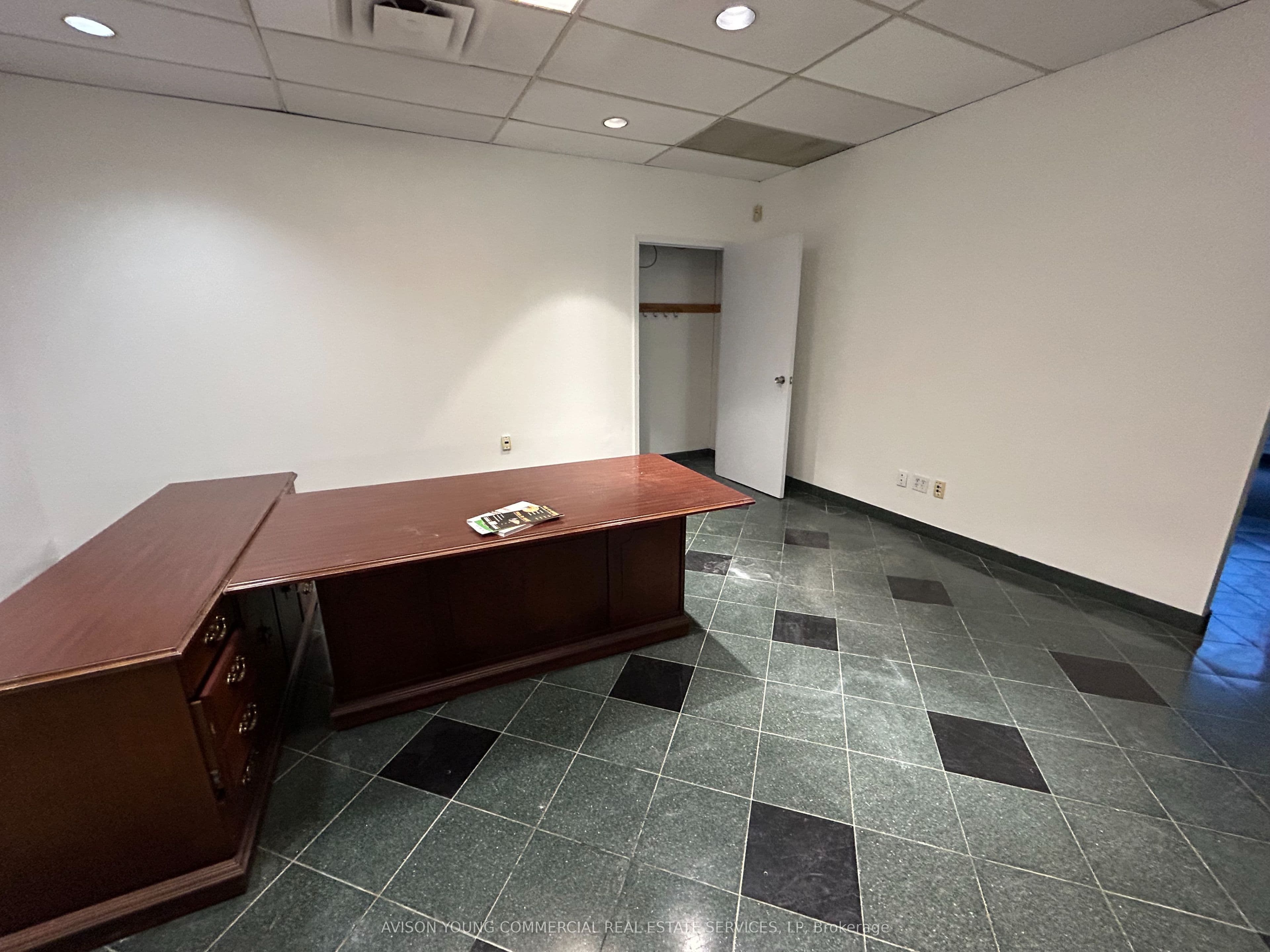 55 Eglinton Avenue E 605, Toronto, ON M4P 1G8