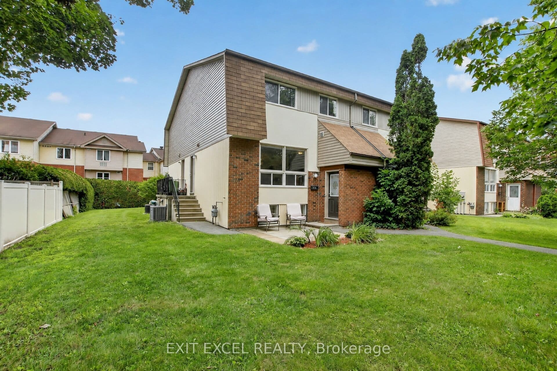 34A Forester Crescent, Bells Corners and South to Fallowfield, ON K2H 8Y2