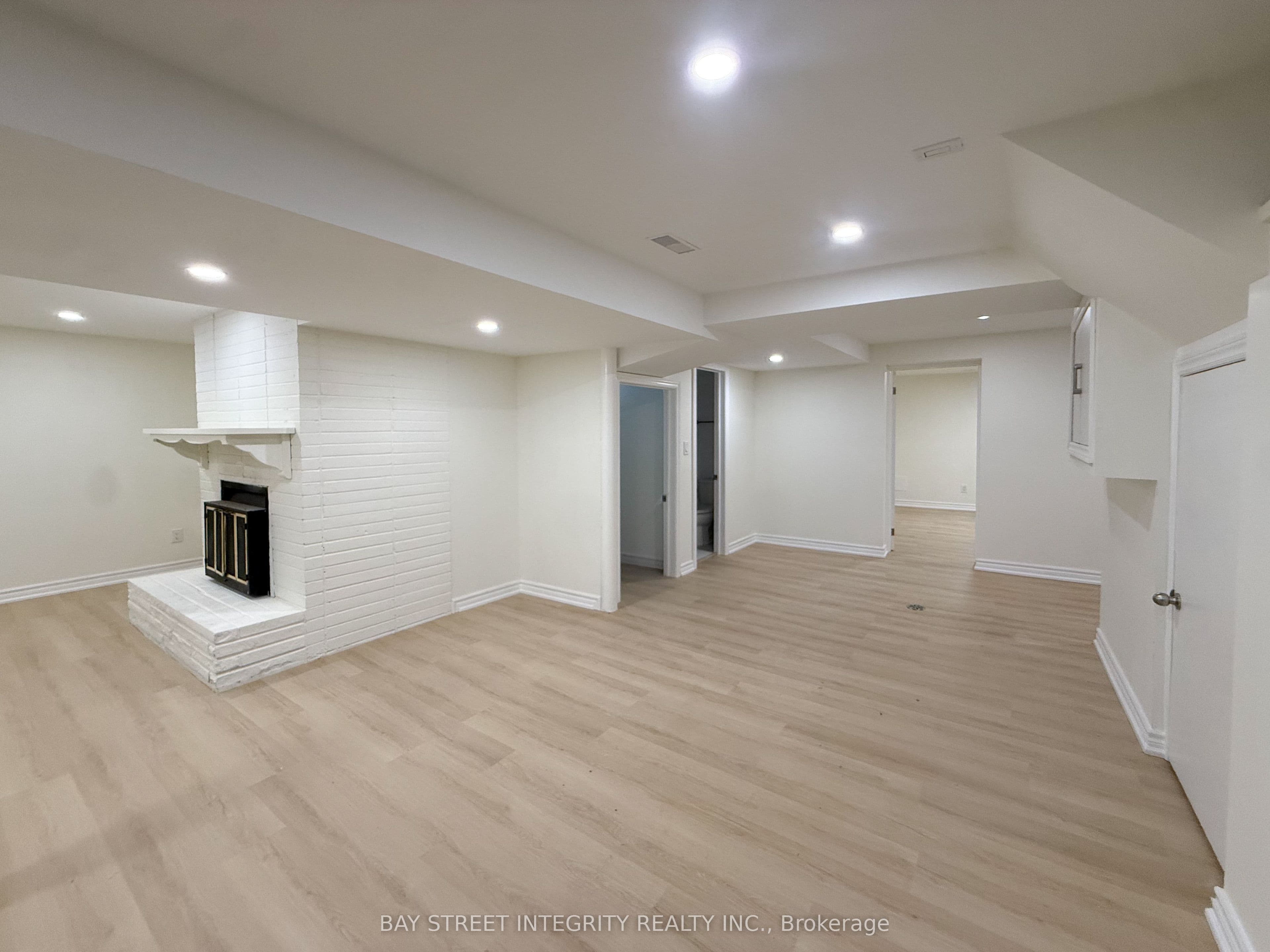40 Rippleton Road Lower, Toronto, ON M3B 1H6