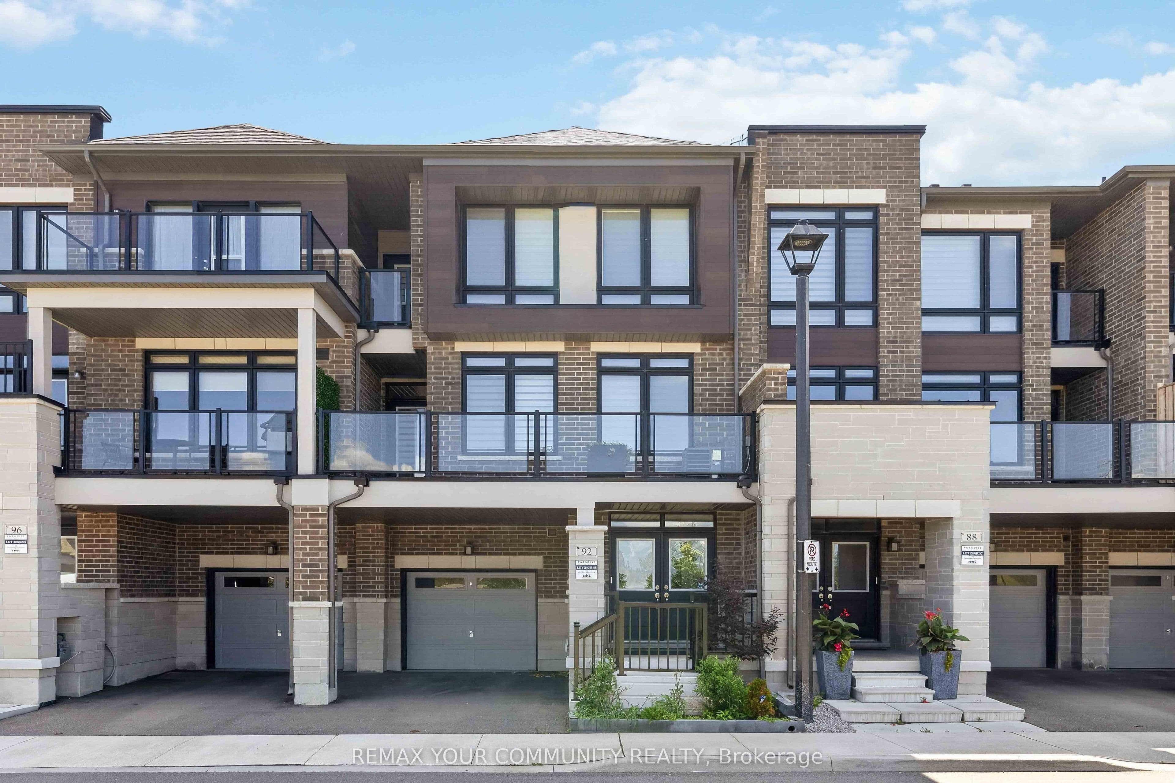 92 Holyrood Crescent, Vaughan, ON L4H 5G2