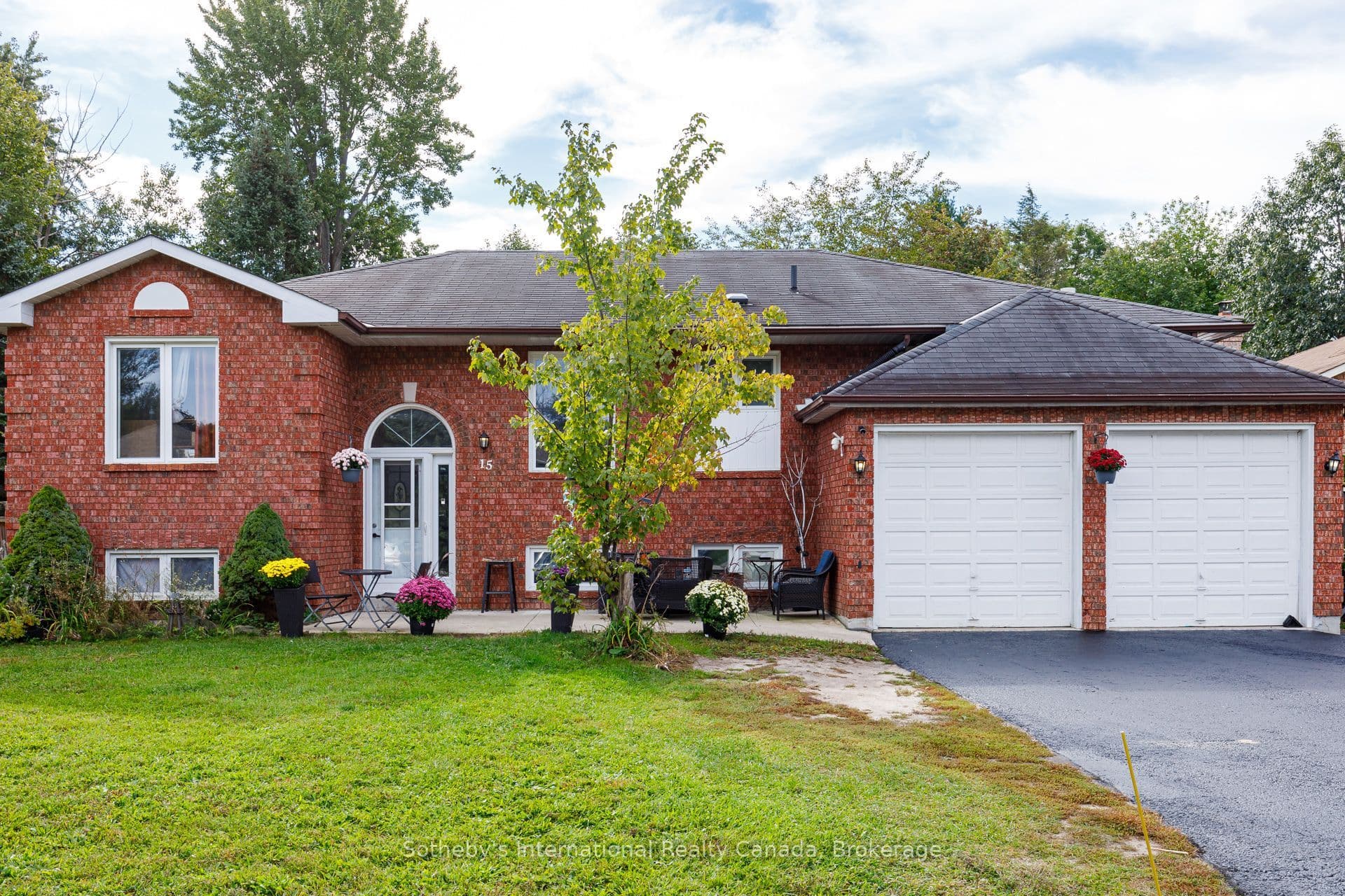 15 PORT ROYAL Trail, Wasaga Beach, ON L9Z 1H7