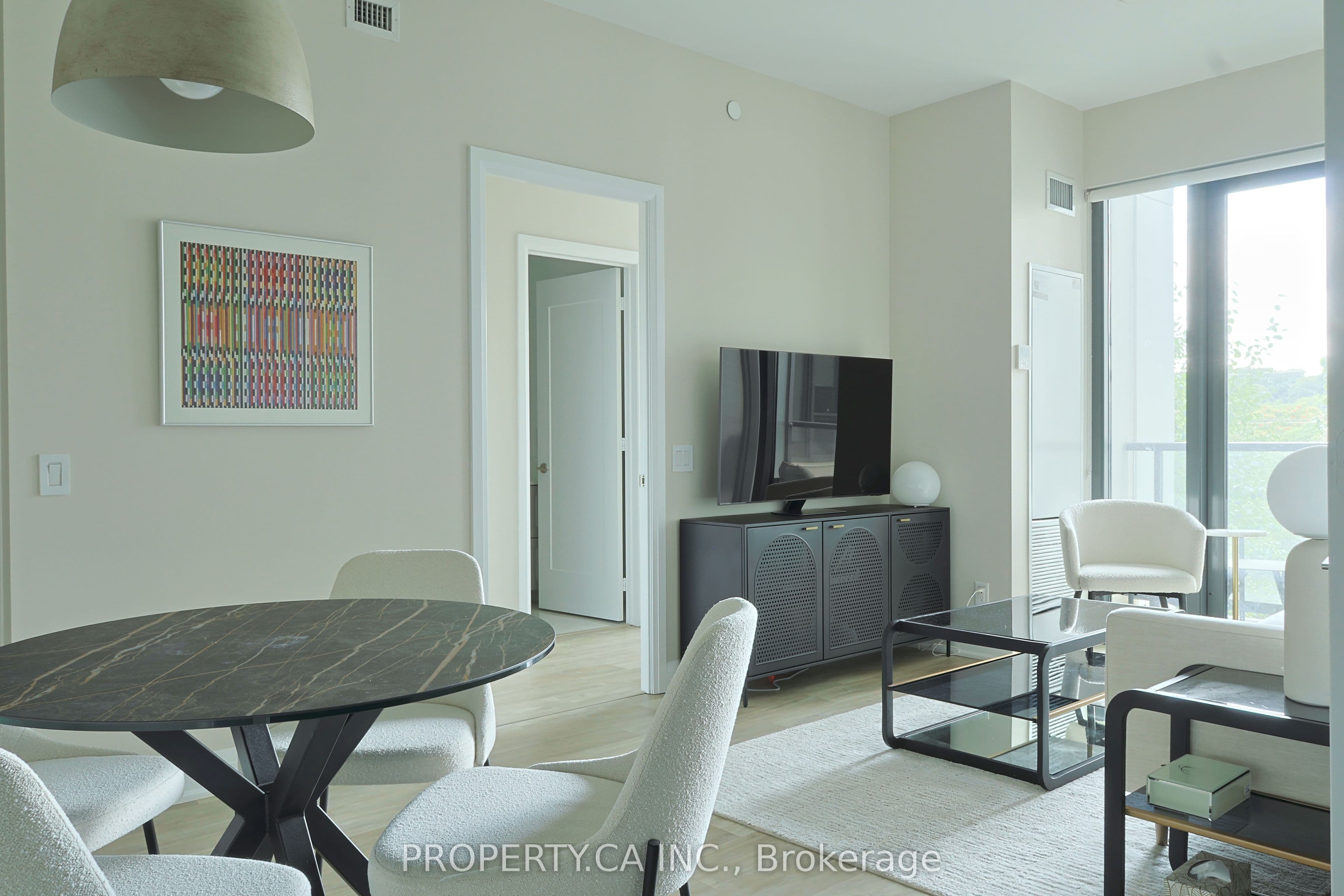 280 Howland Avenue 424, Toronto, ON M5R 0C3
