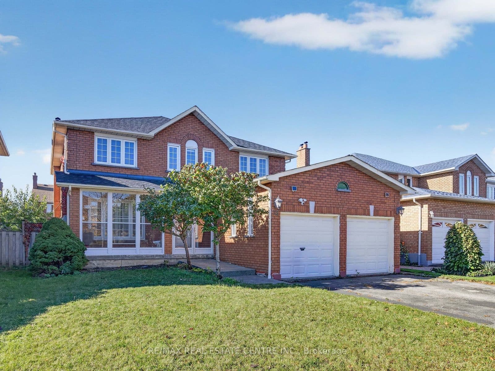 15 Hedgerow Avenue, Brampton, ON L6Y 3C4