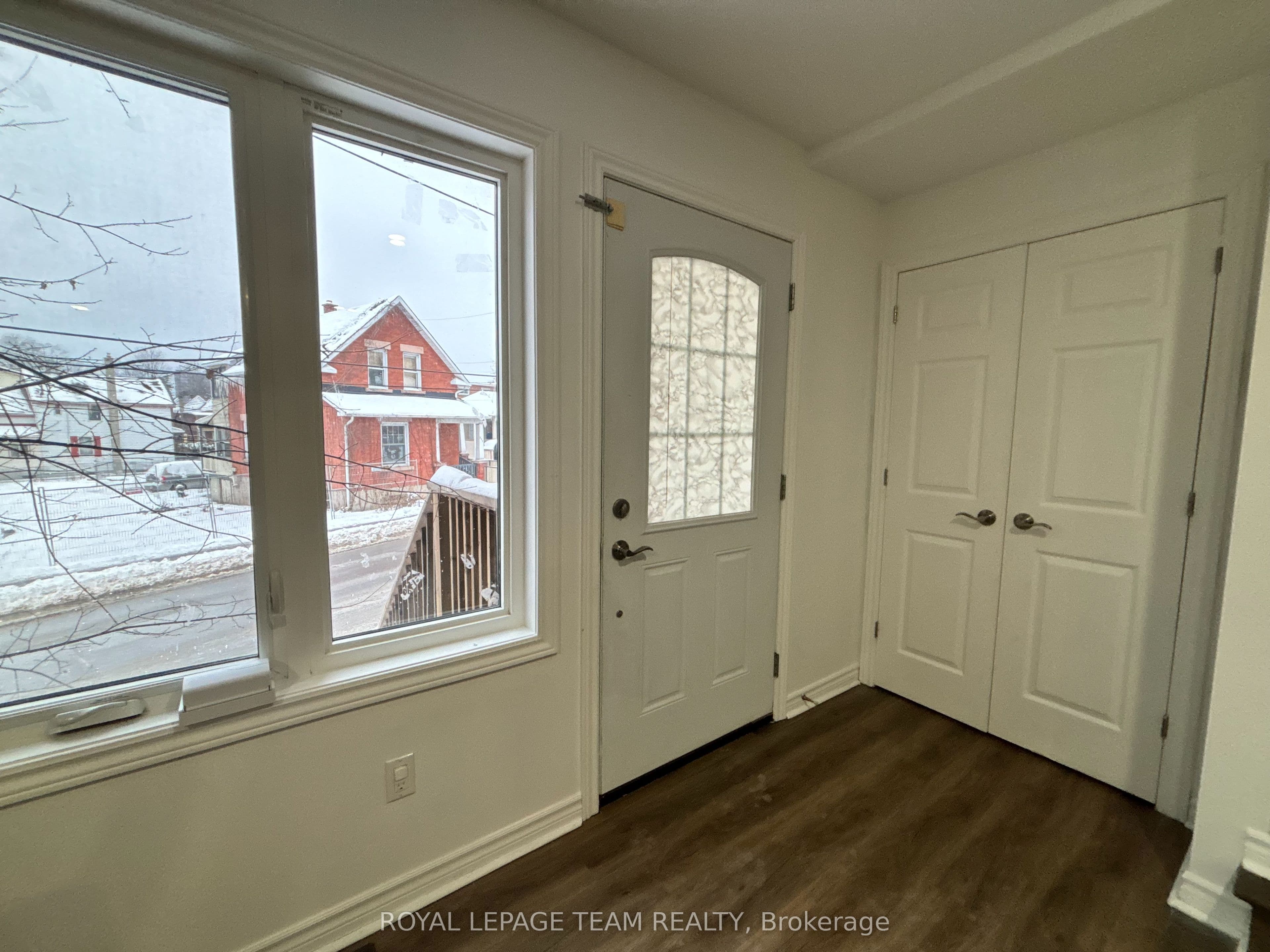 253 Deschamps Avenue, Vanier and Kingsview Park, ON K1L 5Z2