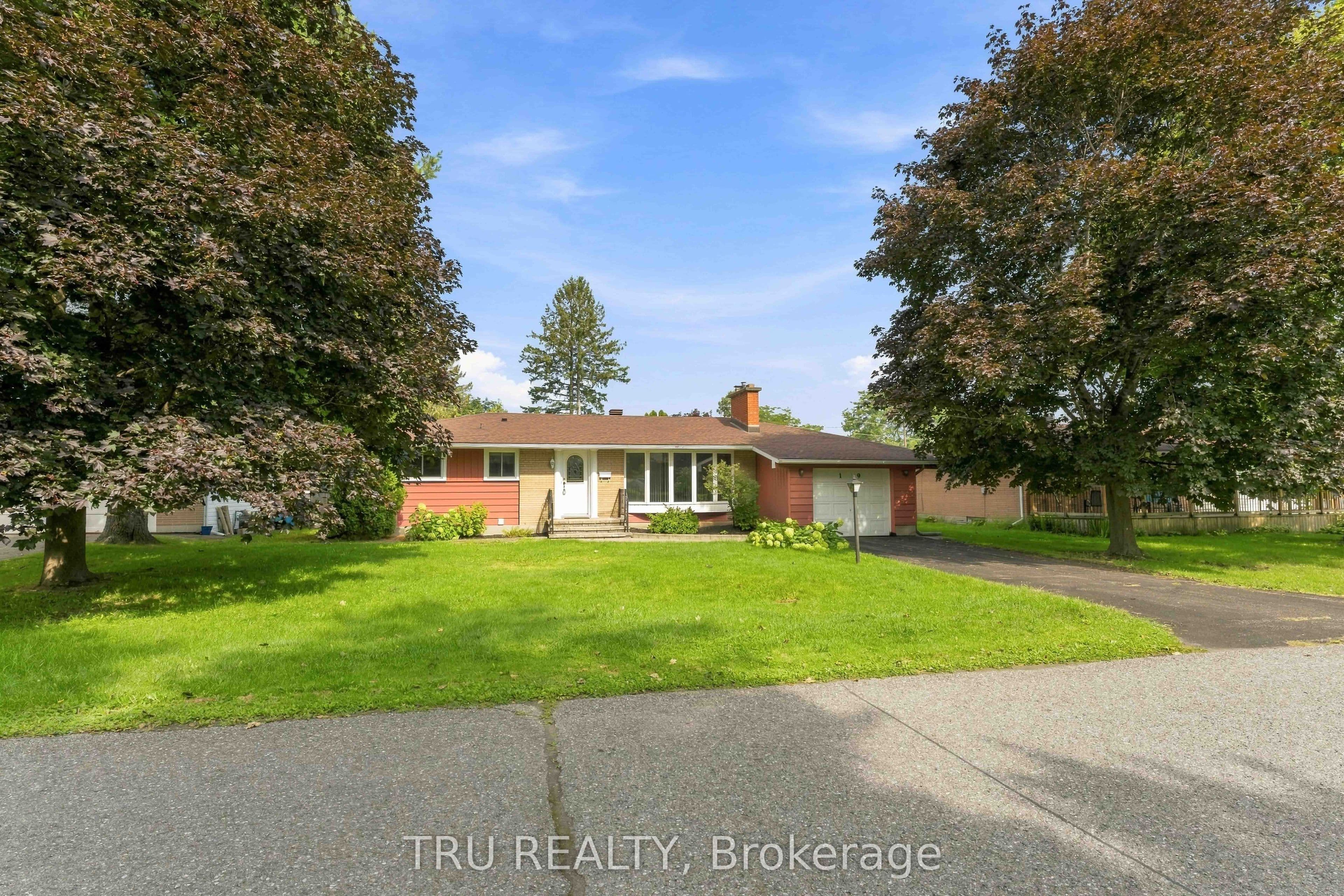 19 Ellery Crescent, Bells Corners and South to Fallowfield, ON K2H 6M5