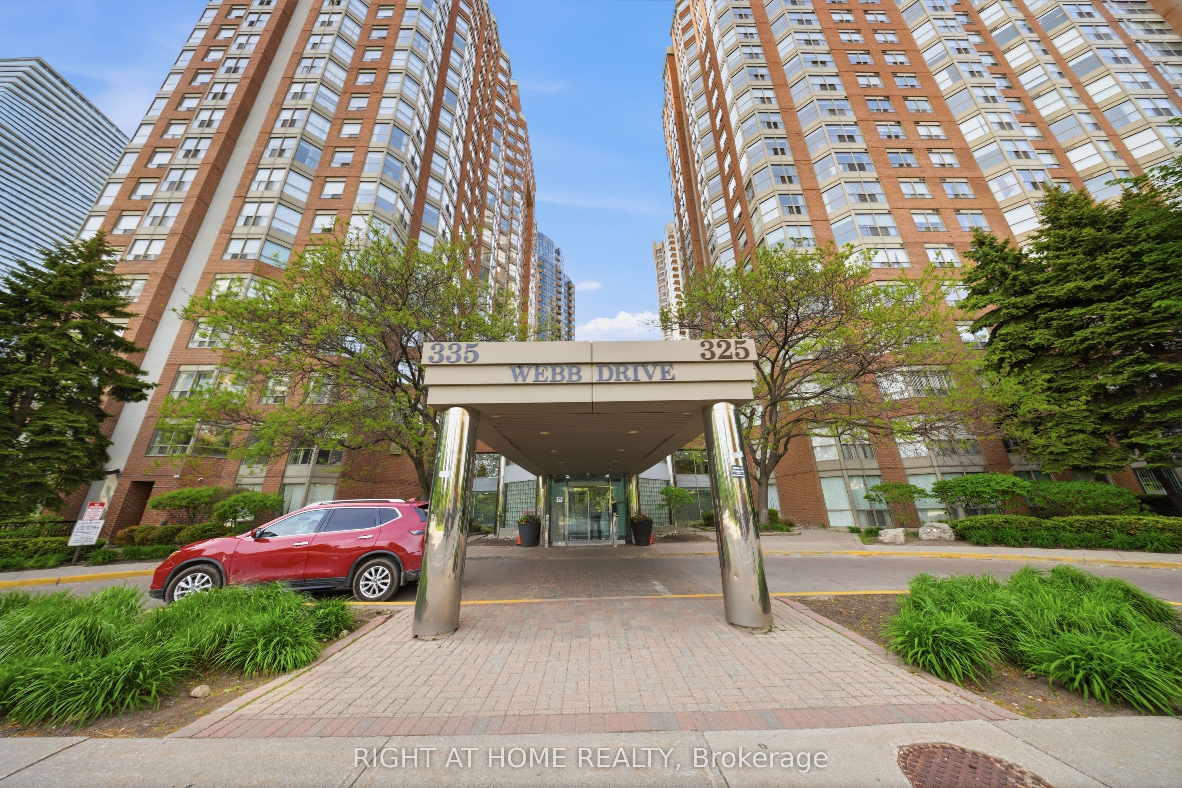 335 Webb Drive 203, Mississauga, ON L5B 4A1