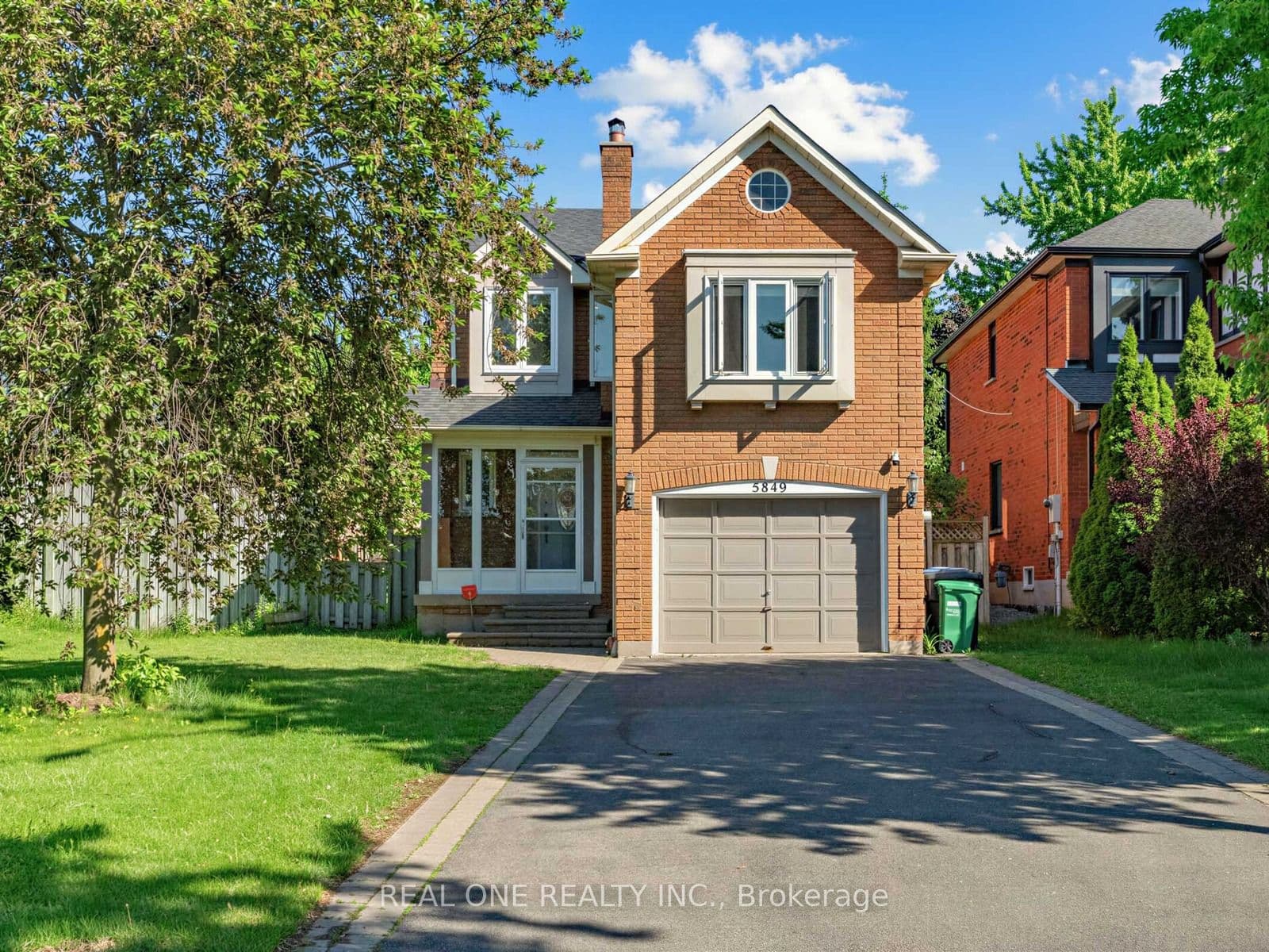 5849 Chorley Place, Mississauga, ON L5M 5L7