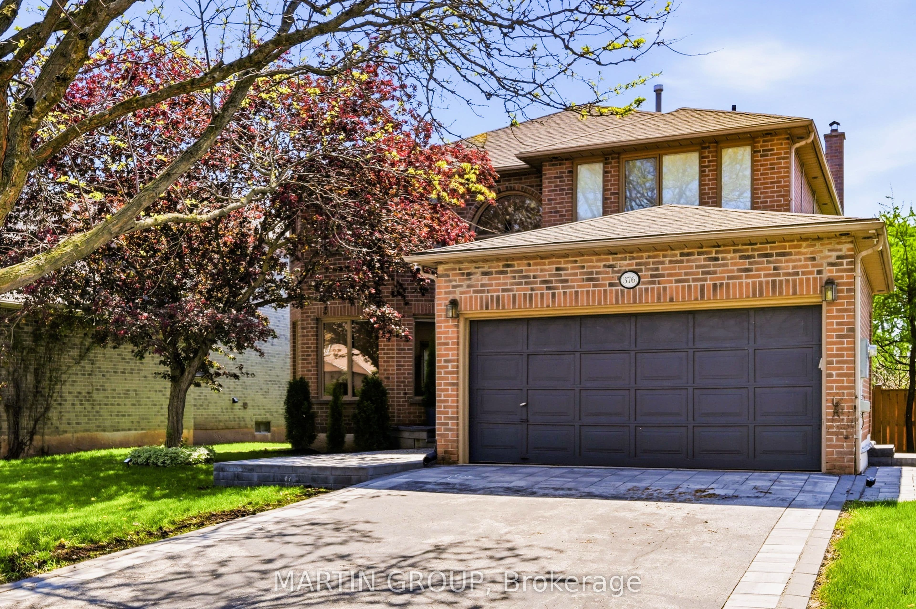 376 Carrier Lane, Oakville, ON L6H 5E9