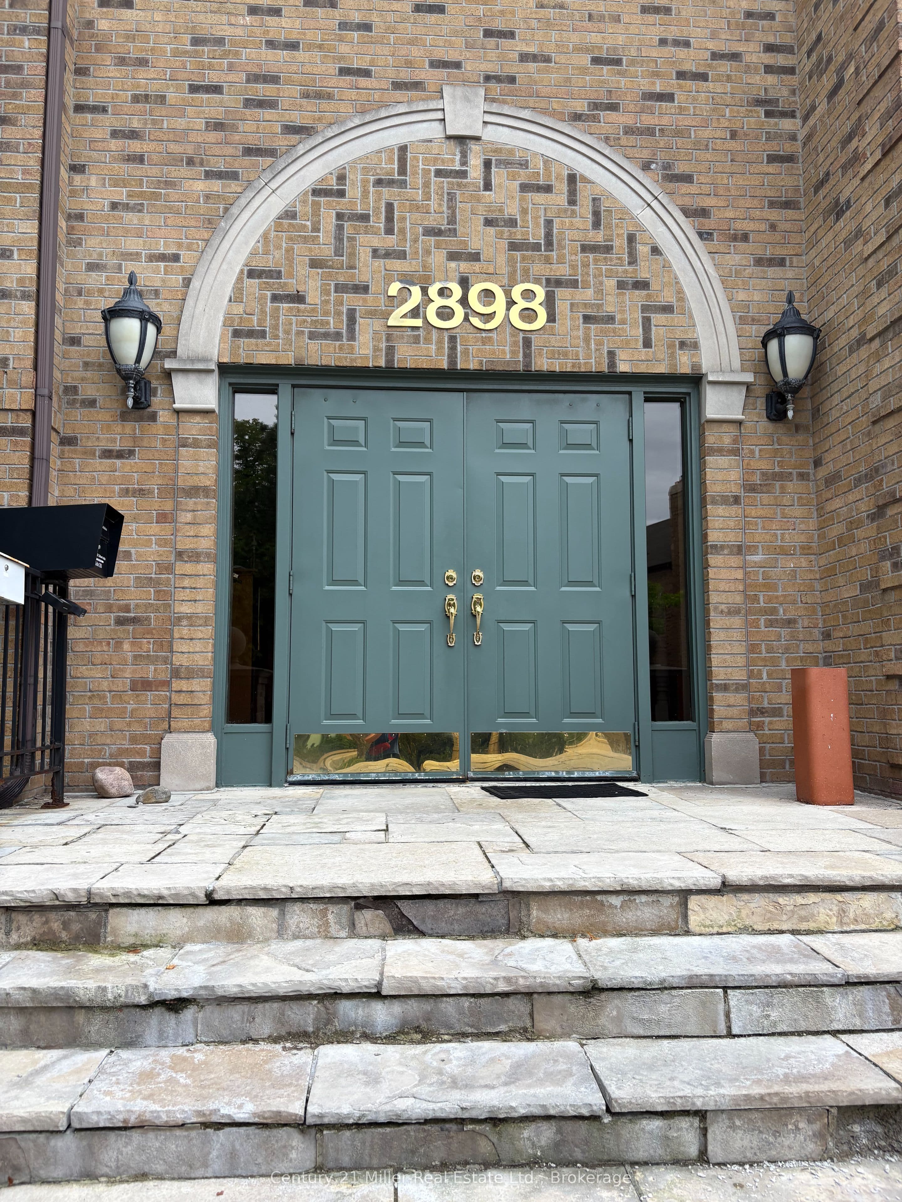 2898 South Sheridan Way 102, Oakville, ON L6J 7L5