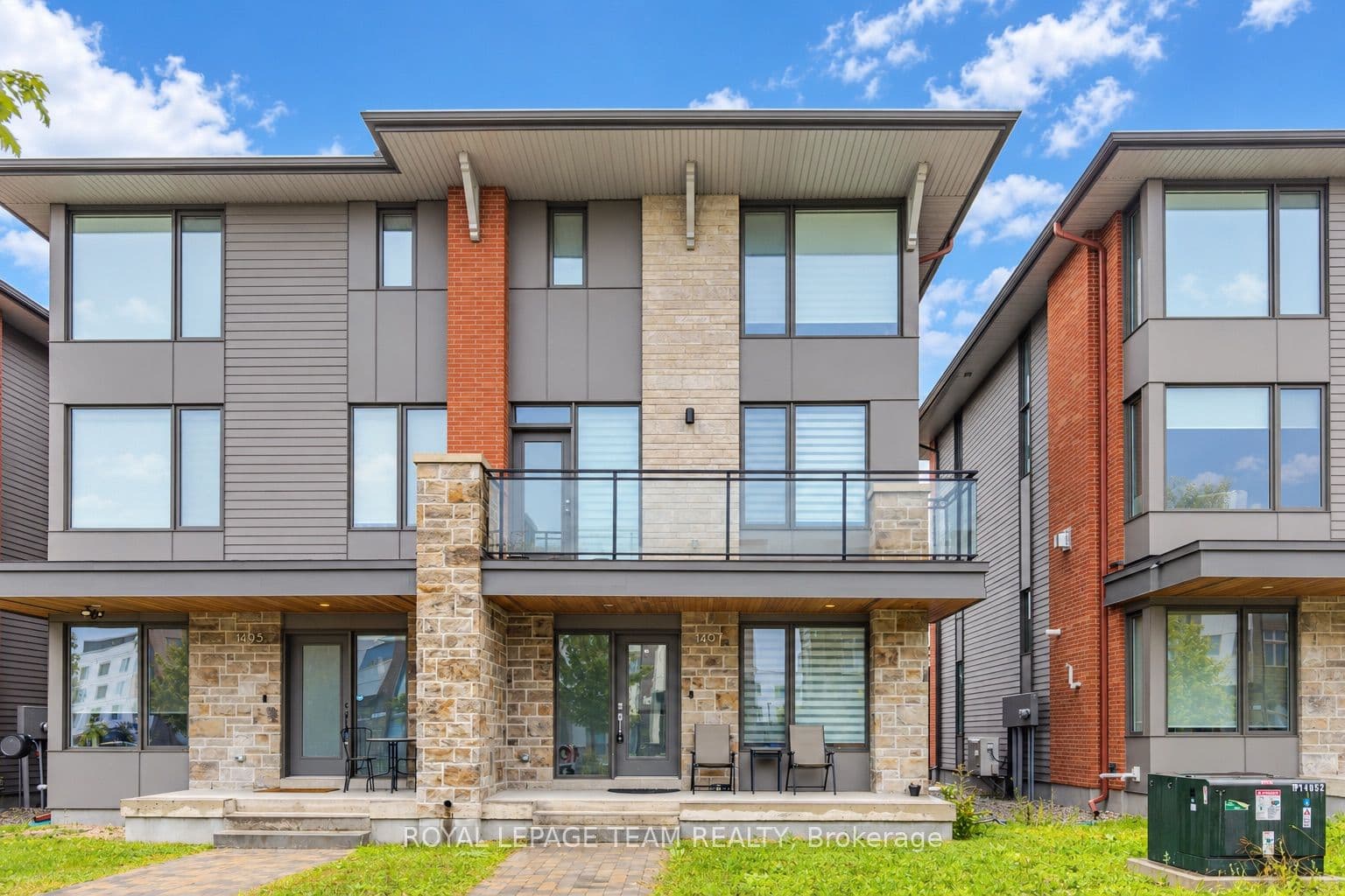 1407 Hemlock Road, Manor Park - Cardinal Glen and Area, ON K1K 5A2