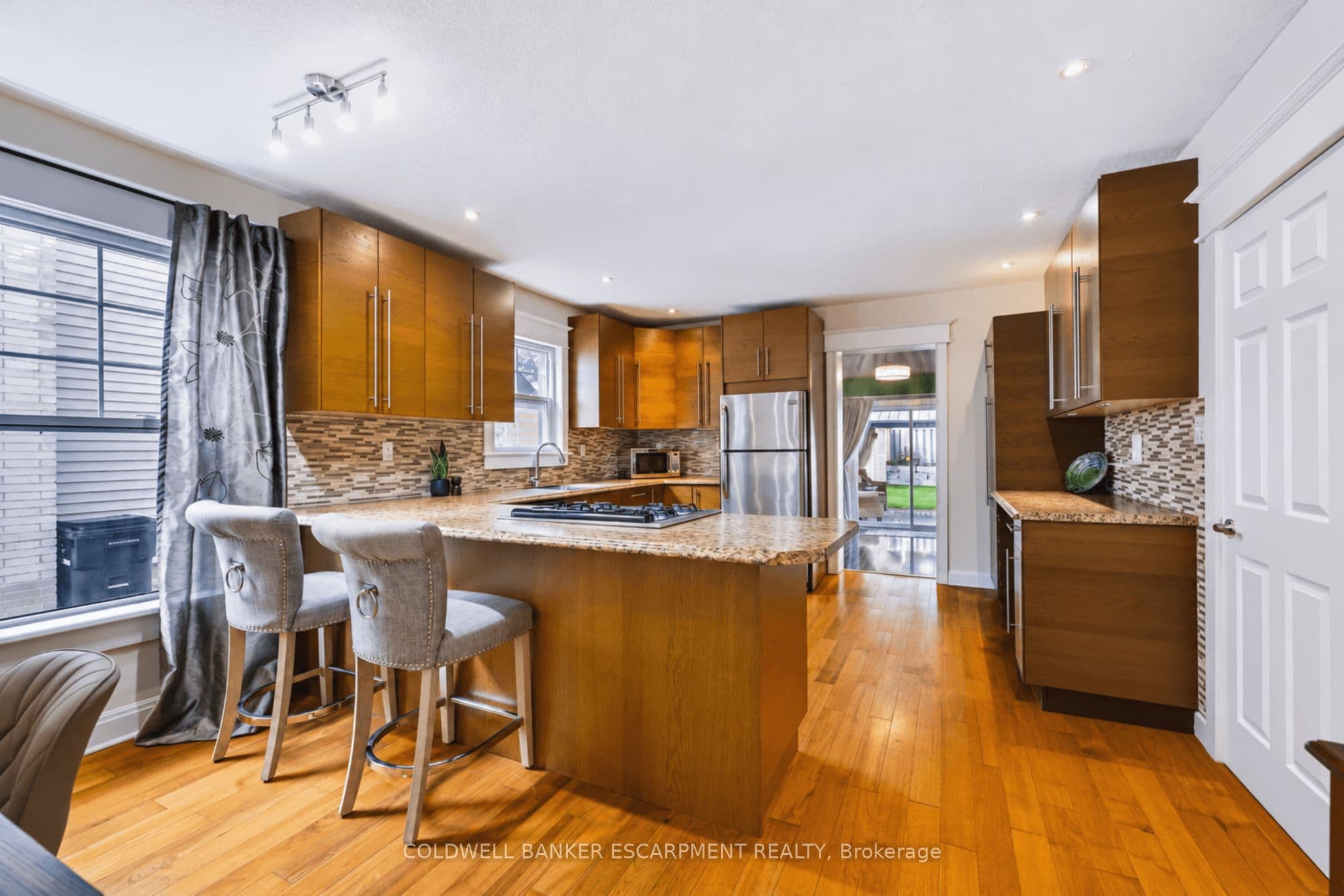 18 Lowrey Avenue N, Cambridge, ON N1R 5A2