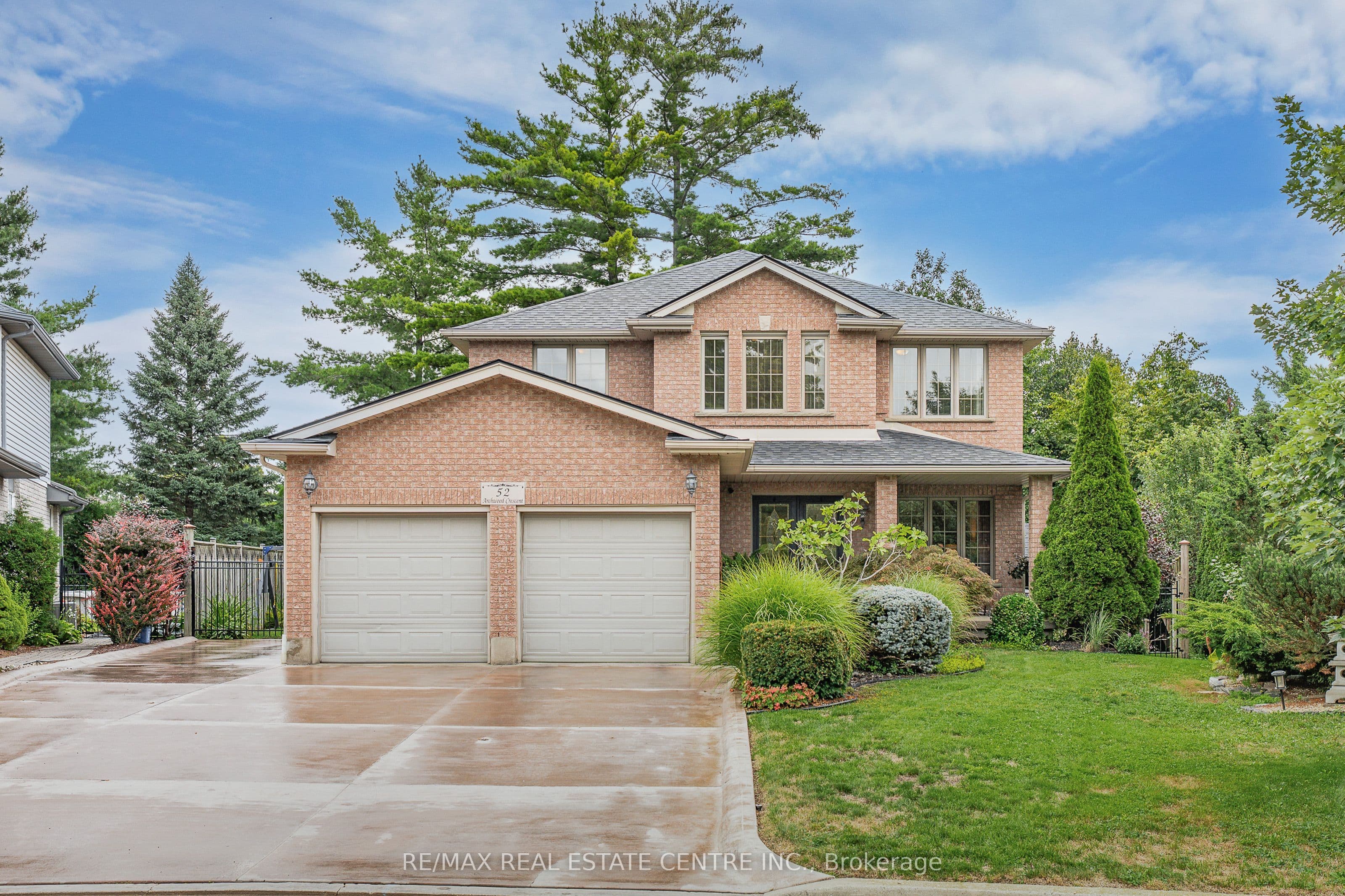 52 Archwood Crescent, Cambridge, ON N1T 2A6