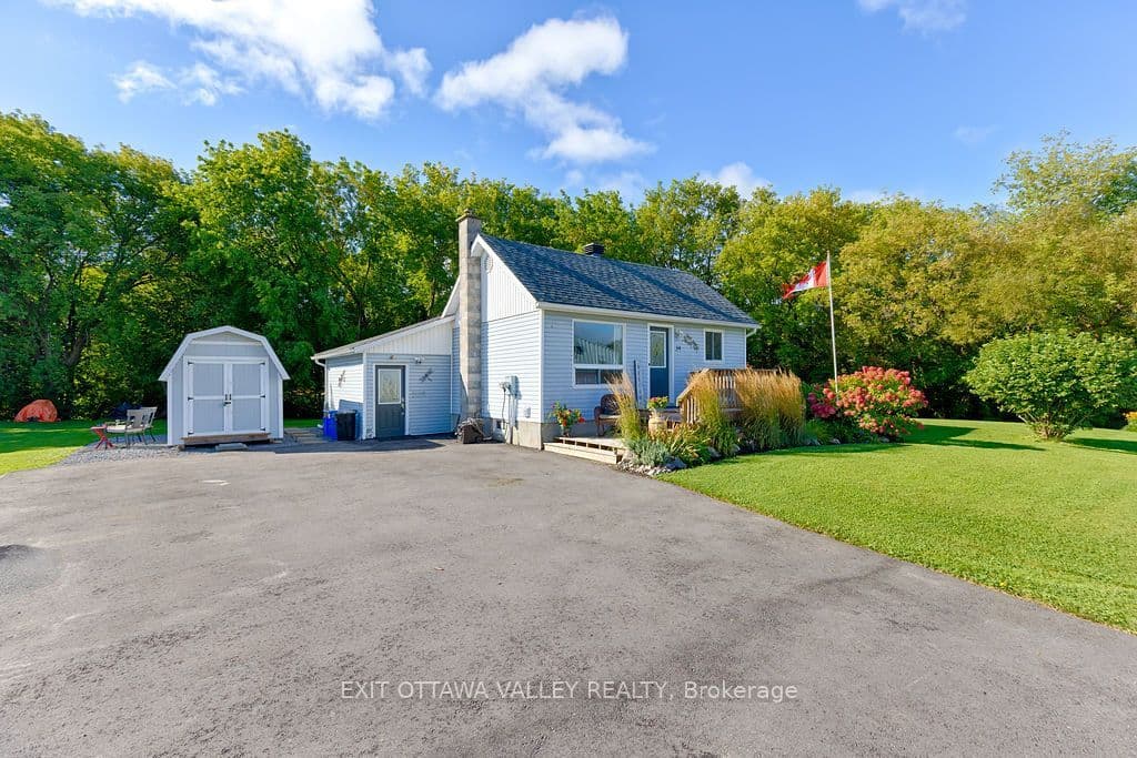 39 Creek Street, Whitewater Region, ON K0J 2L0