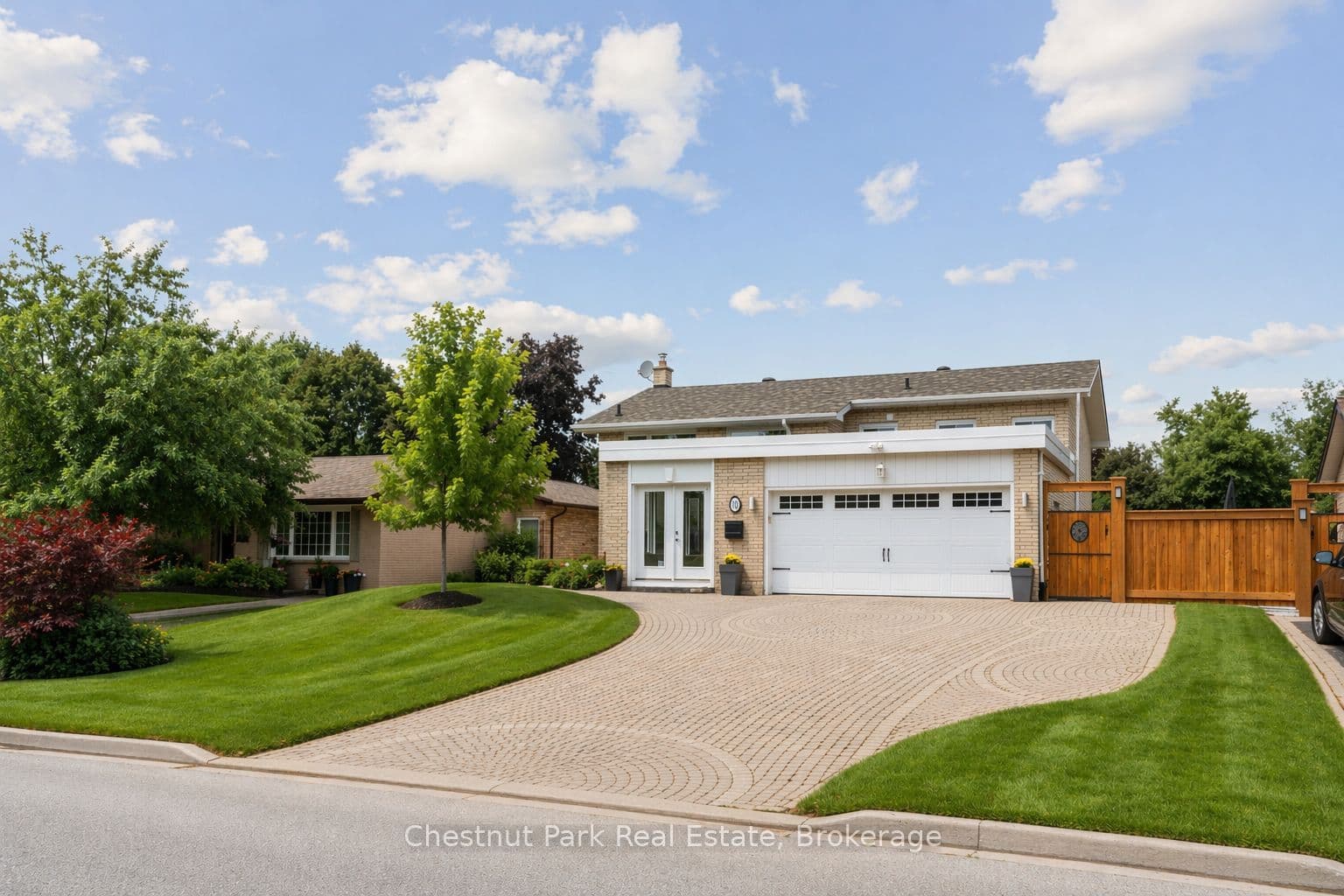 16 Davies Crescent, Barrie, ON L4M 2M3