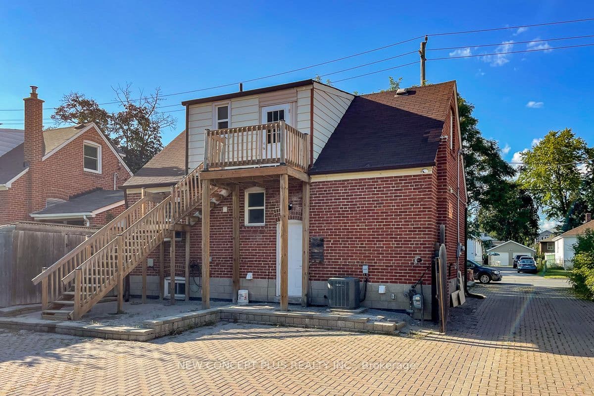 93 Finch Avenue E, Toronto, ON M2N 4R4