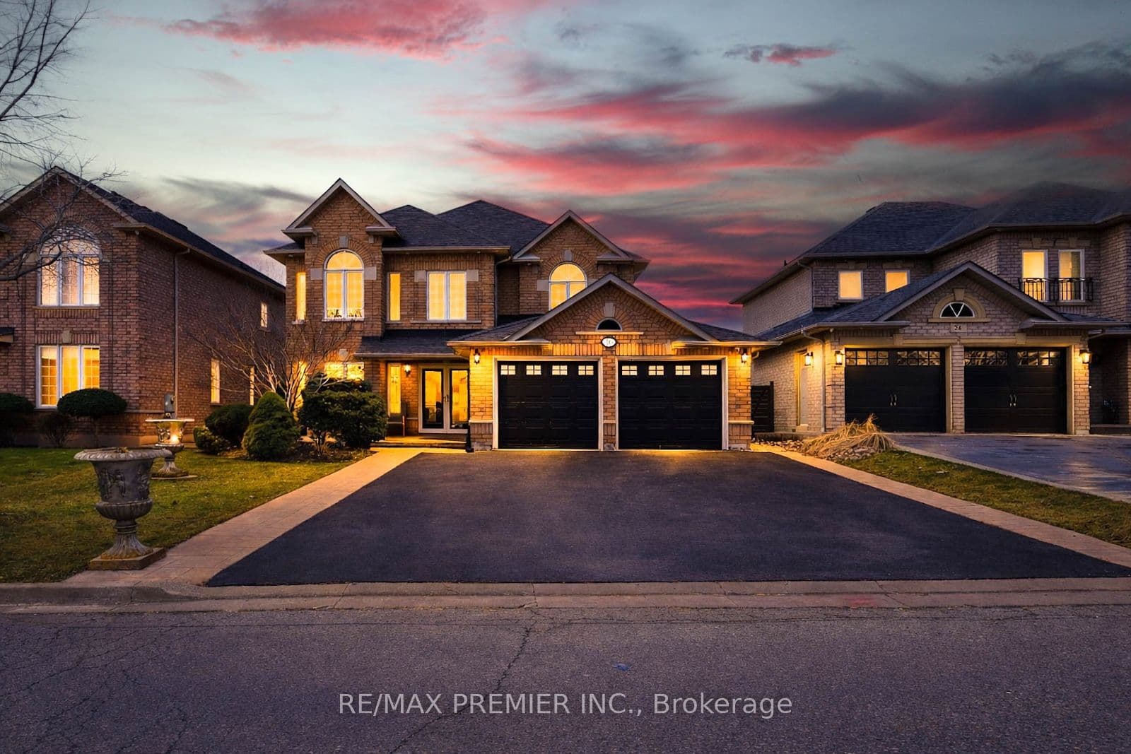 16 St Michele Place Upper, Vaughan, ON L4H 1H3