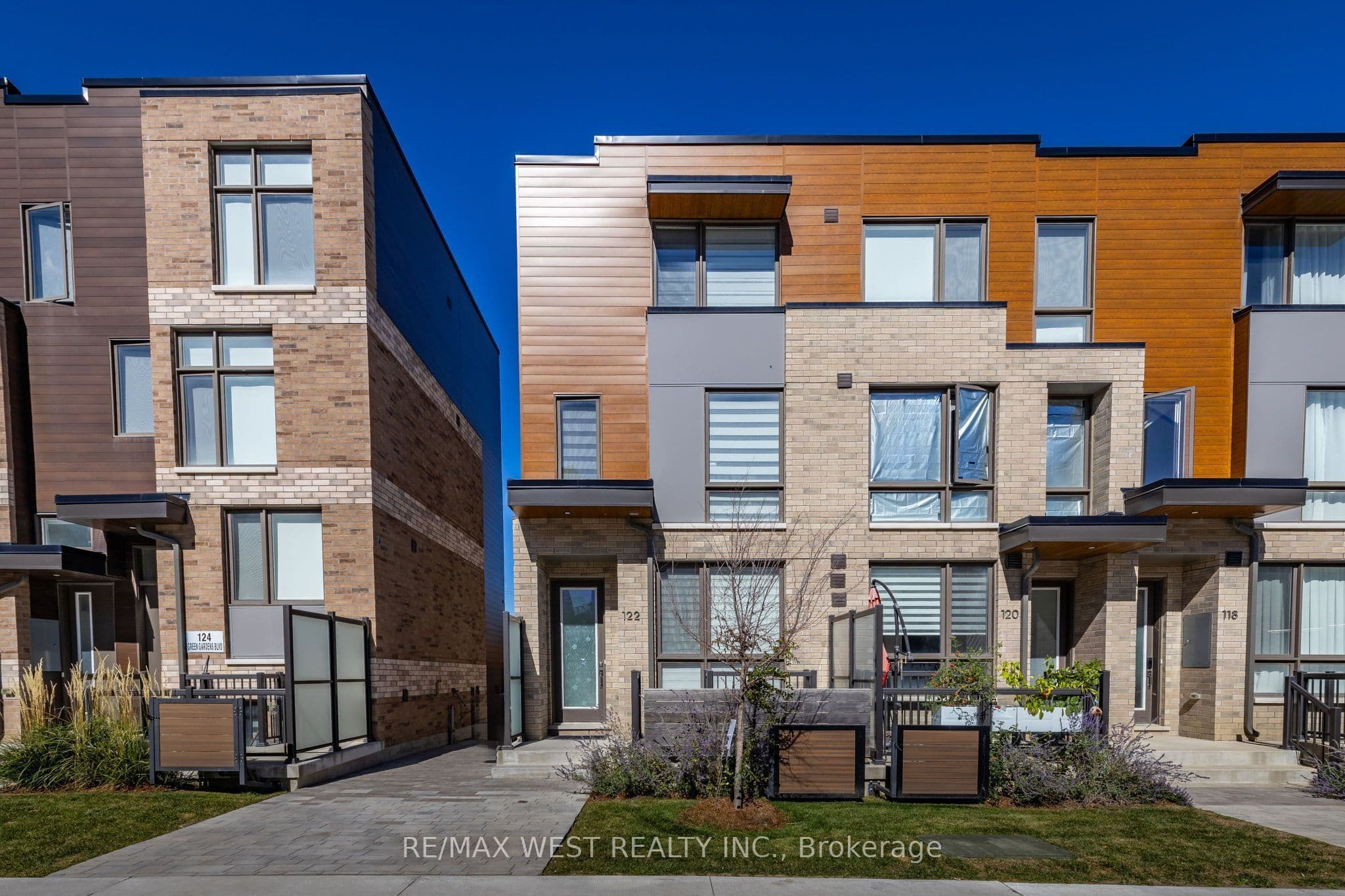 122 Green Gardens Boulevard, Toronto, ON M6A 0E5