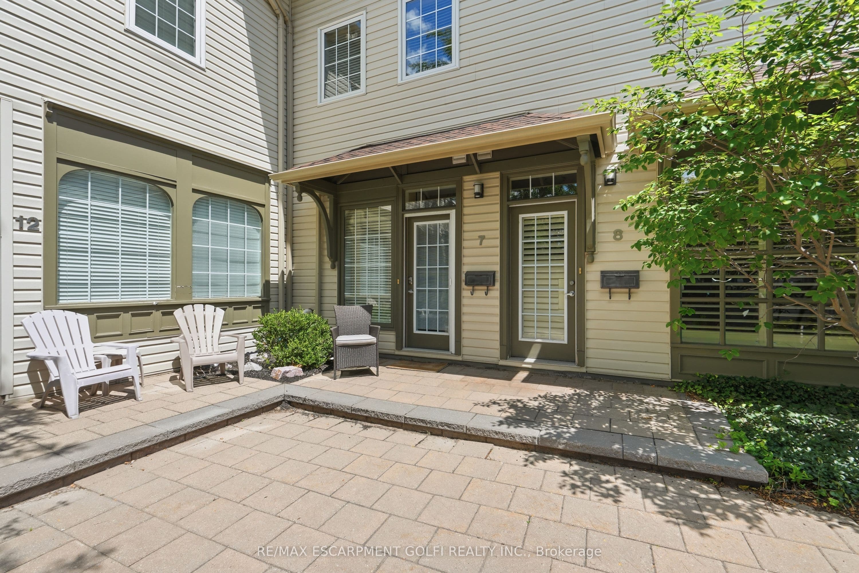 49 Ontario Street 7, Grimsby, ON L3M 3H2
