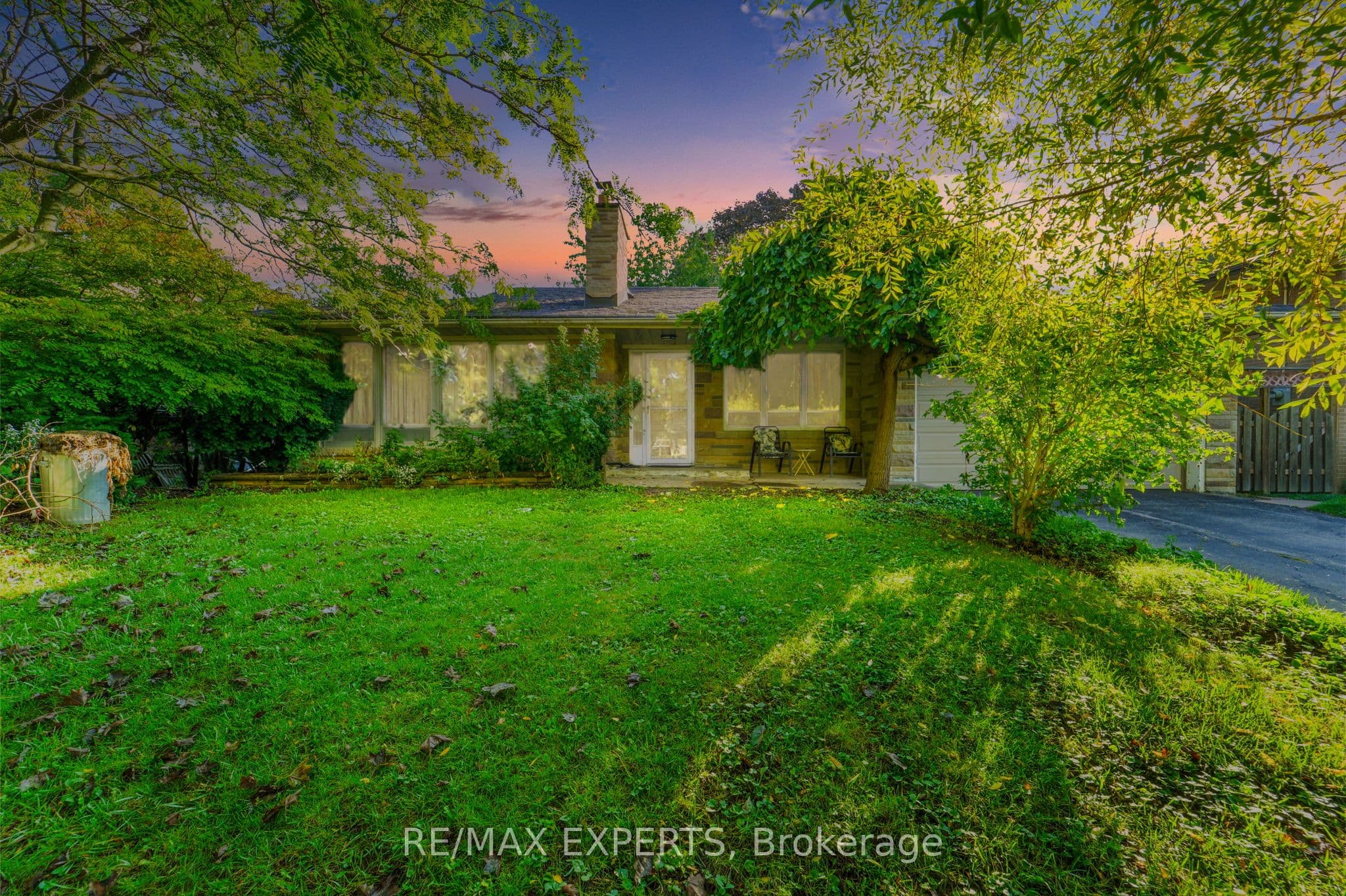 19 Duncombe Boulevard, Toronto, ON M1M 3A4