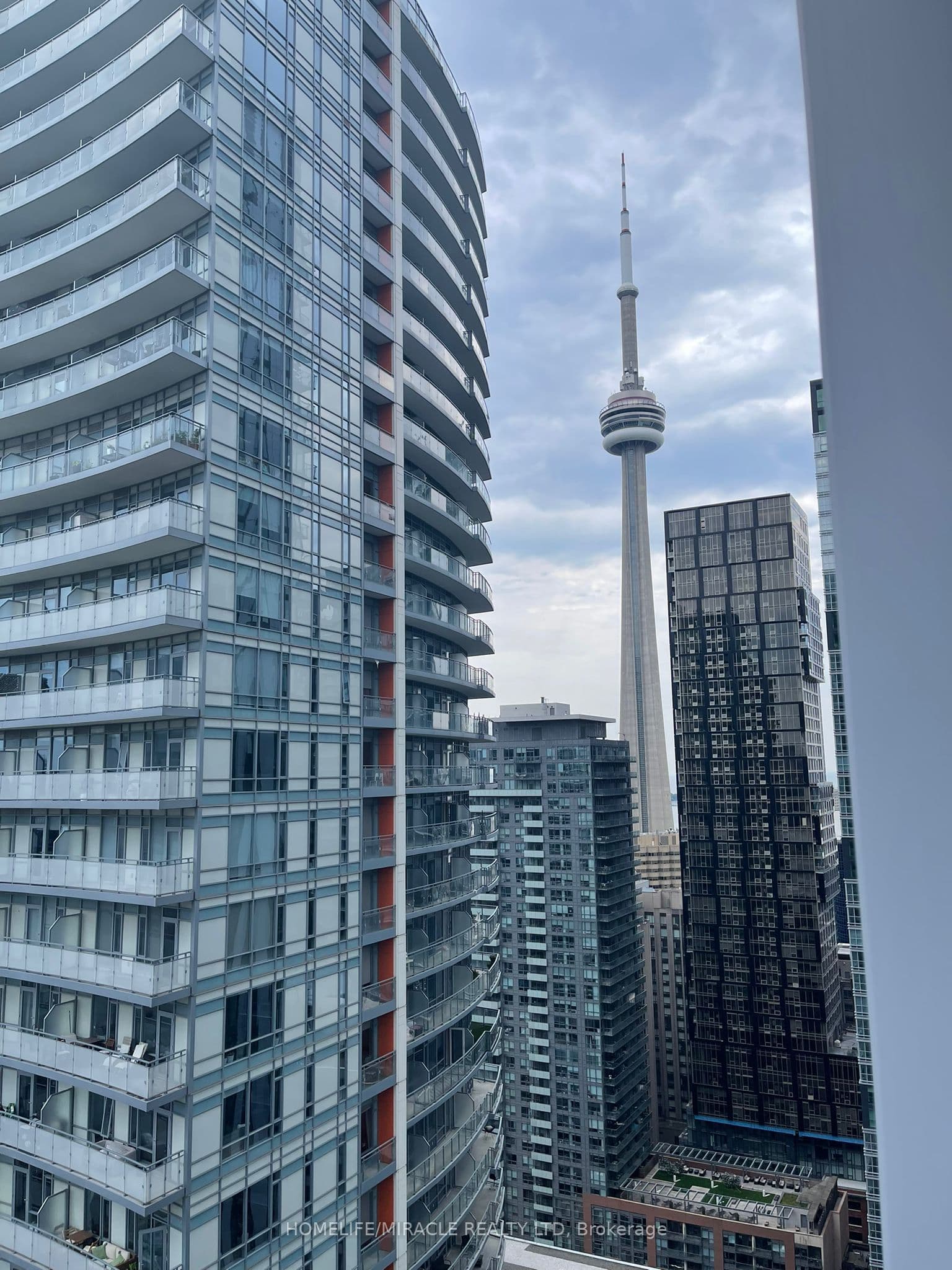 28 Widmer Street 3528, Toronto, ON M5V 2E7