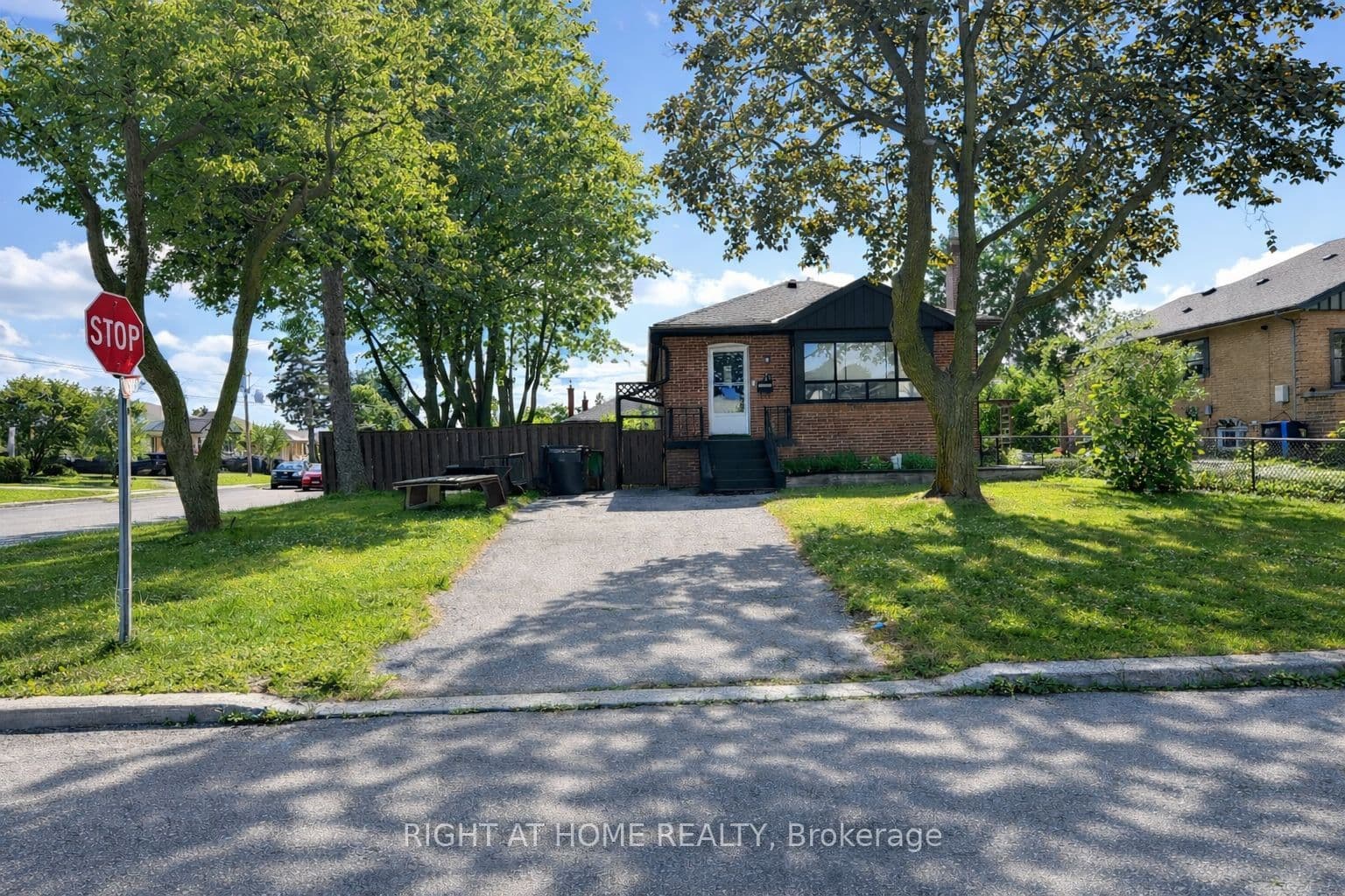 70 Bunnell Crescent, Toronto, ON M3M 2C1