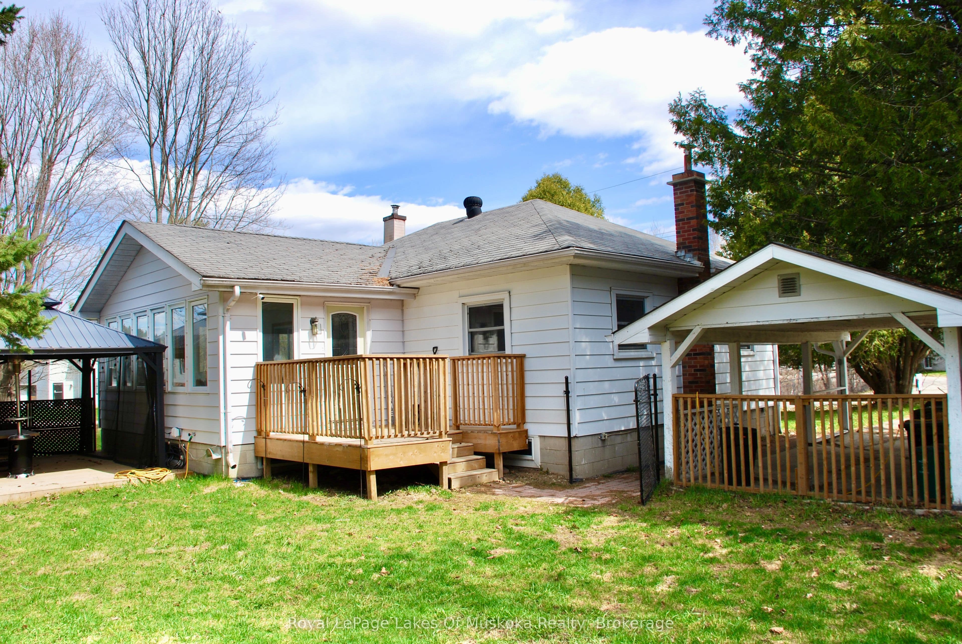 30 Kitchen Road S, Huntsville, ON P1H 1Y3