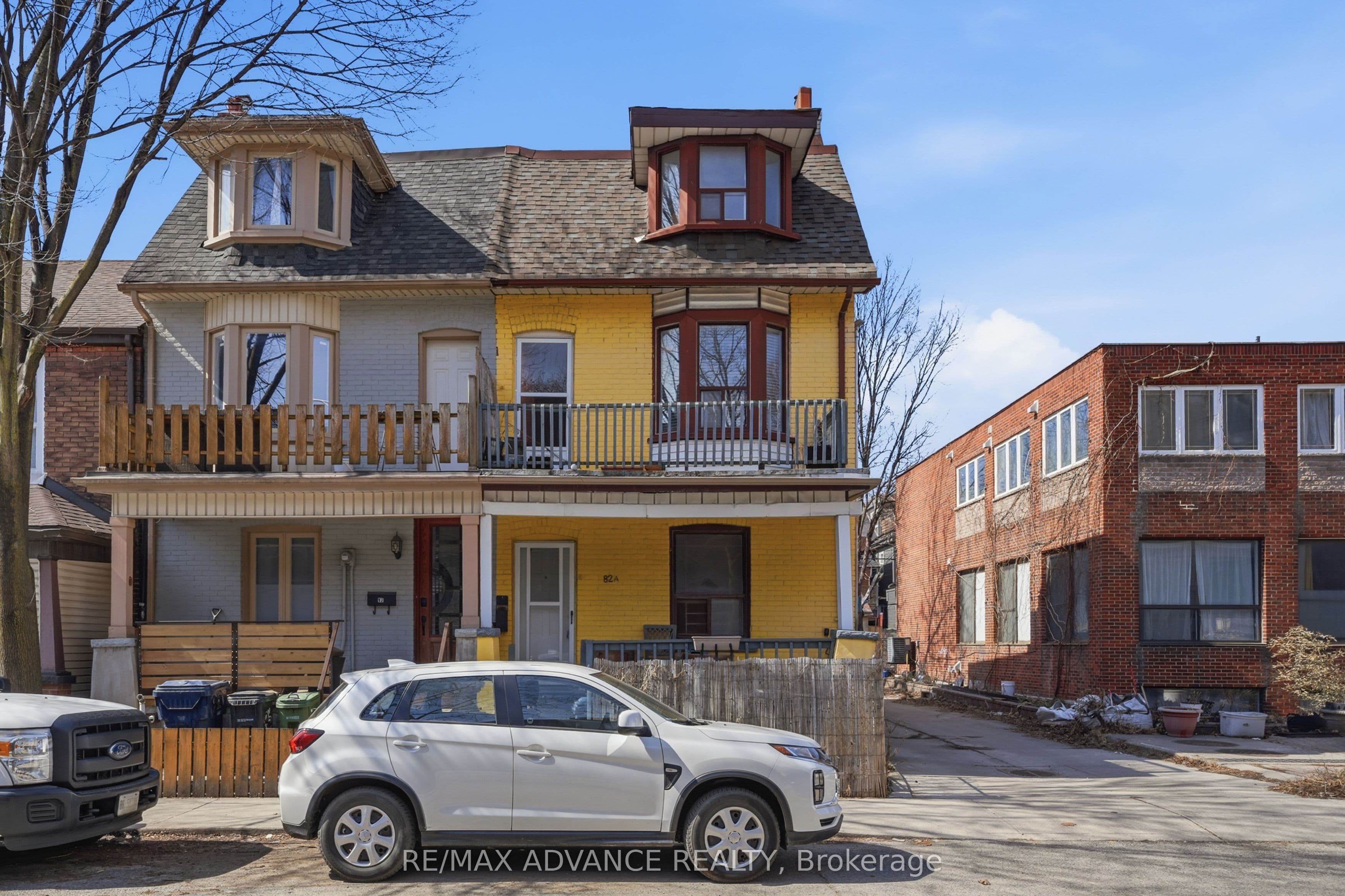 82A Augusta Avenue, Toronto, ON M5T 2L1