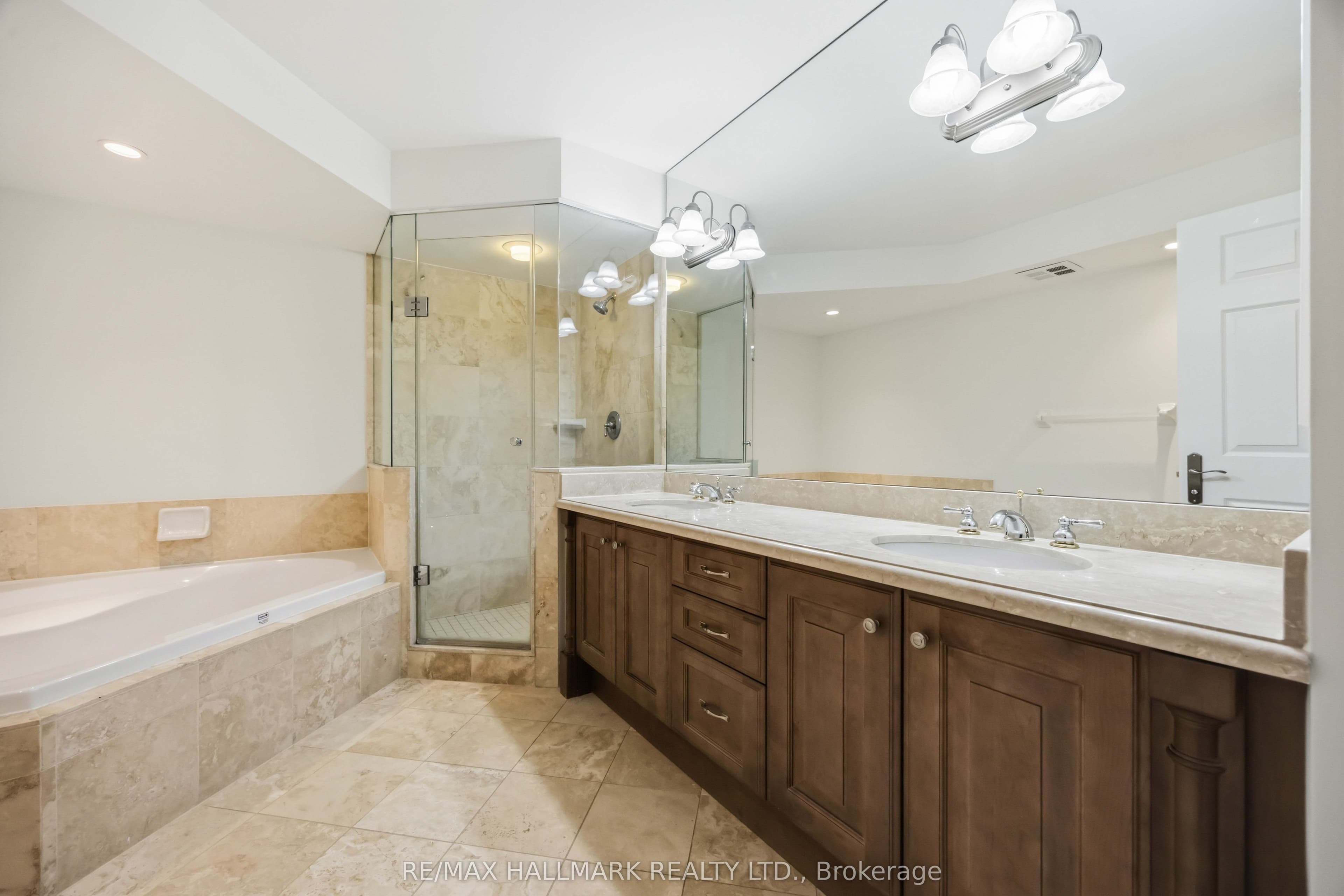 80 Harrison Garden Boulevard 1821, Toronto, ON M2N 7E3