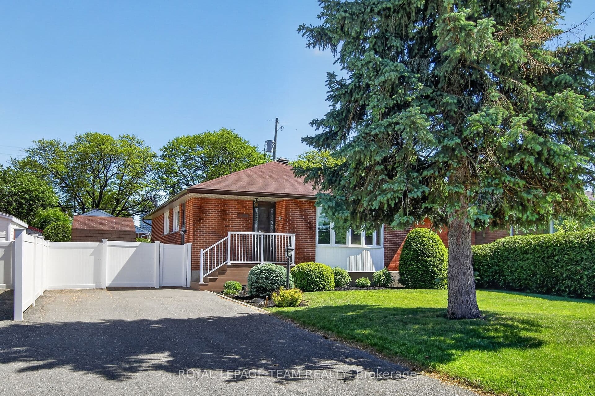 2390 Cheshire Road, Parkway Park - Queensway Terrace S and Area, ON K2C 1G3