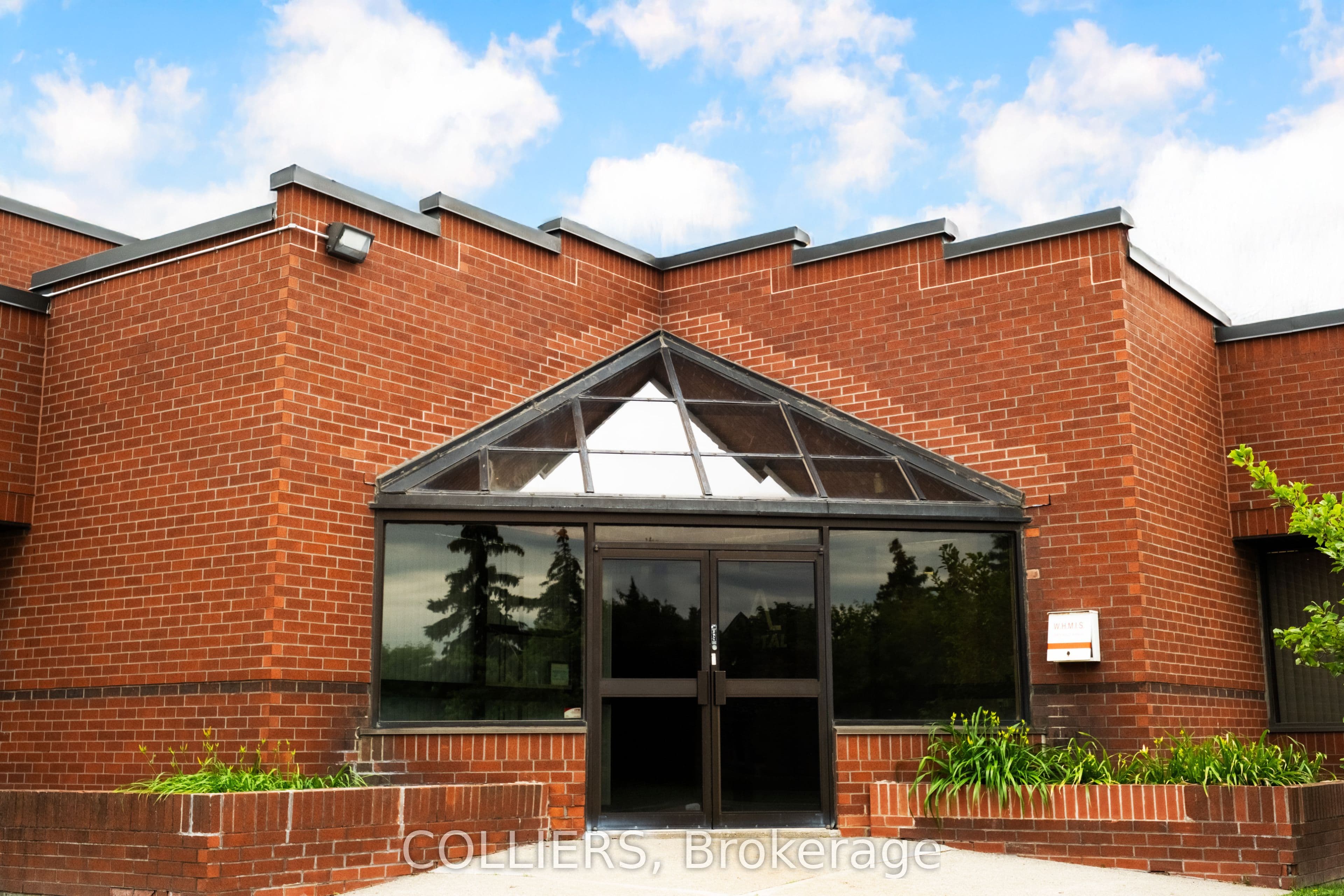 190 Ambassador Drive, Mississauga, ON L5T 2J2