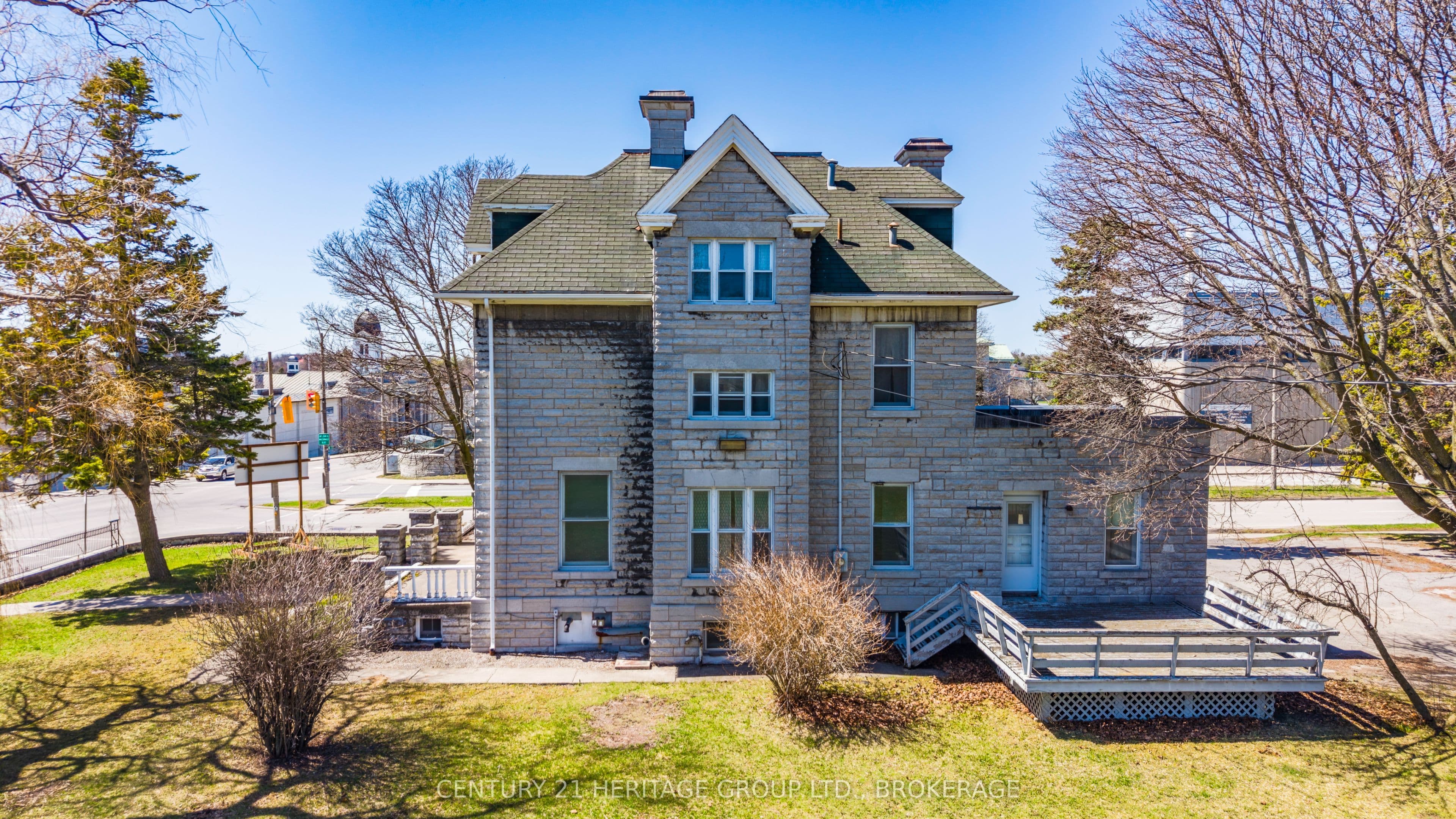 525 King Street W, Kingston, ON K7L 2X4