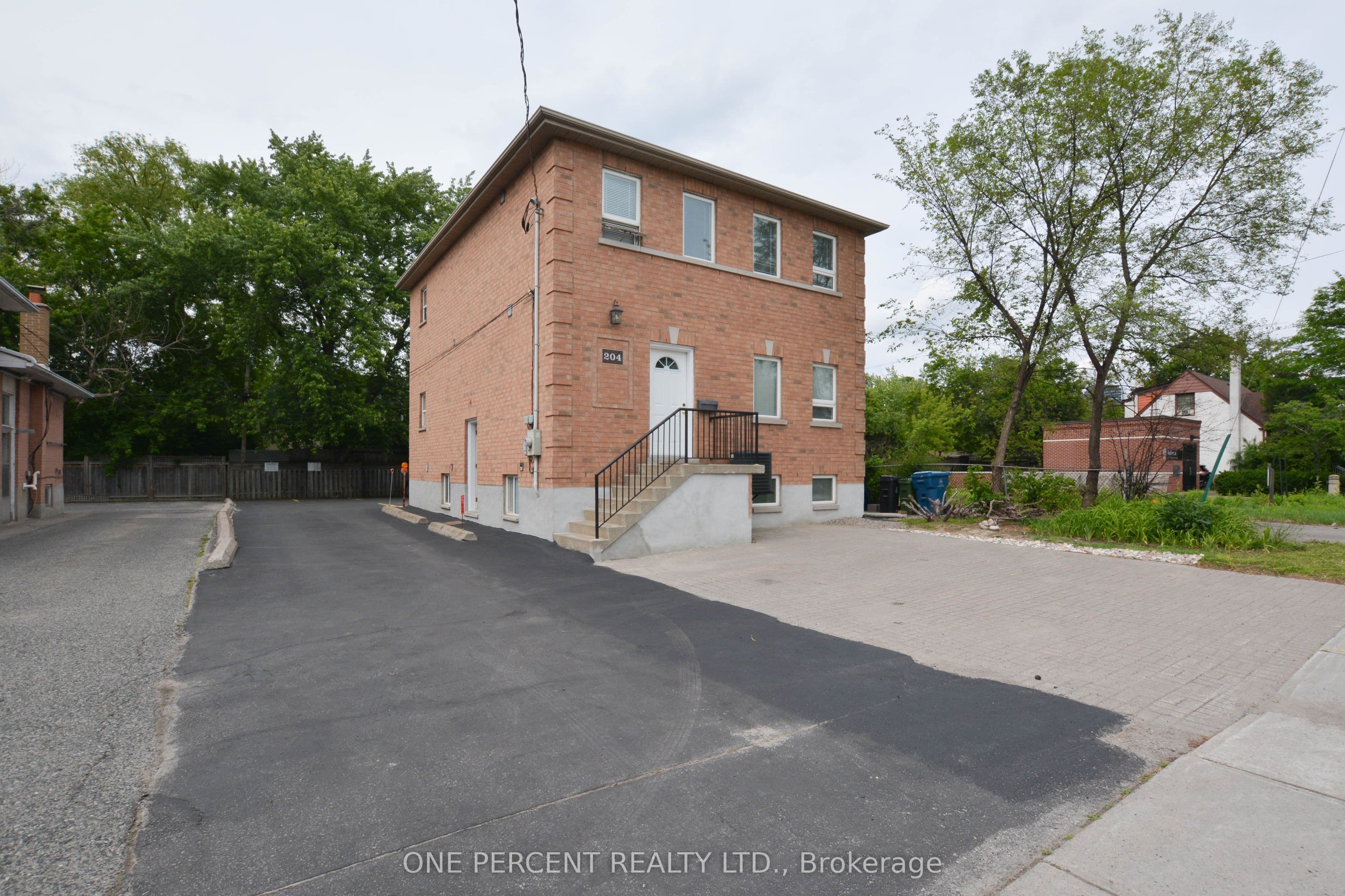 204 Sheppard Avenue W, Toronto, ON M2N 1N1