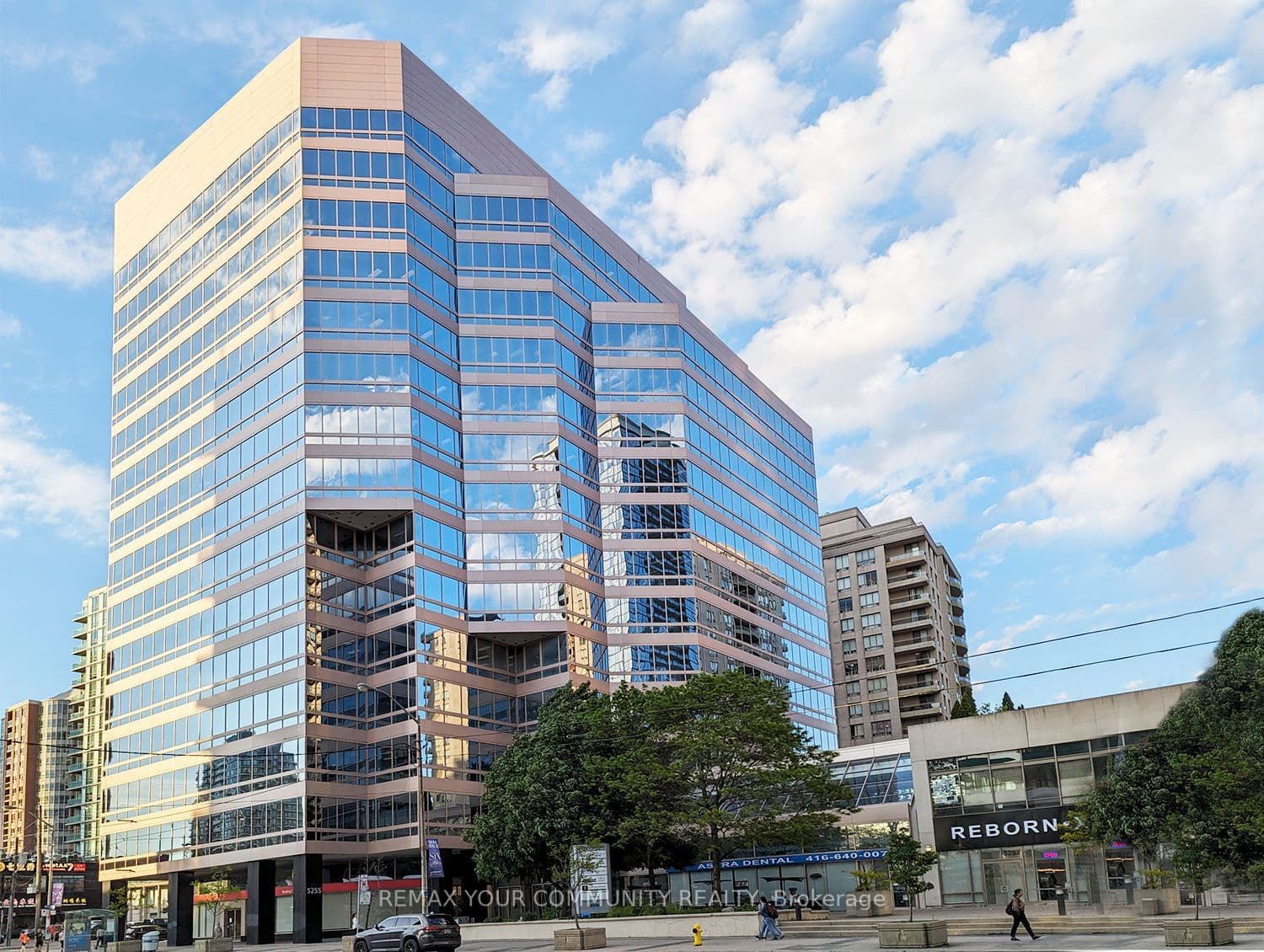 5255 Yonge Street 201-15, Toronto, ON M2N 6P4