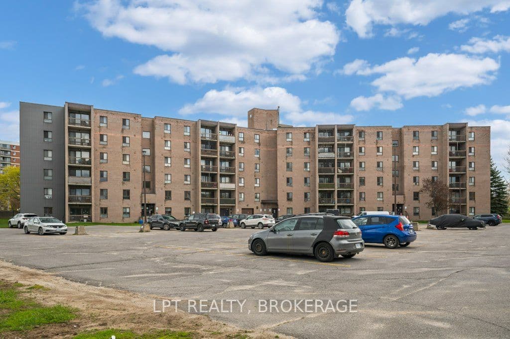 17 Eldon Hall Place 303, Kingston, ON K7M 7H5