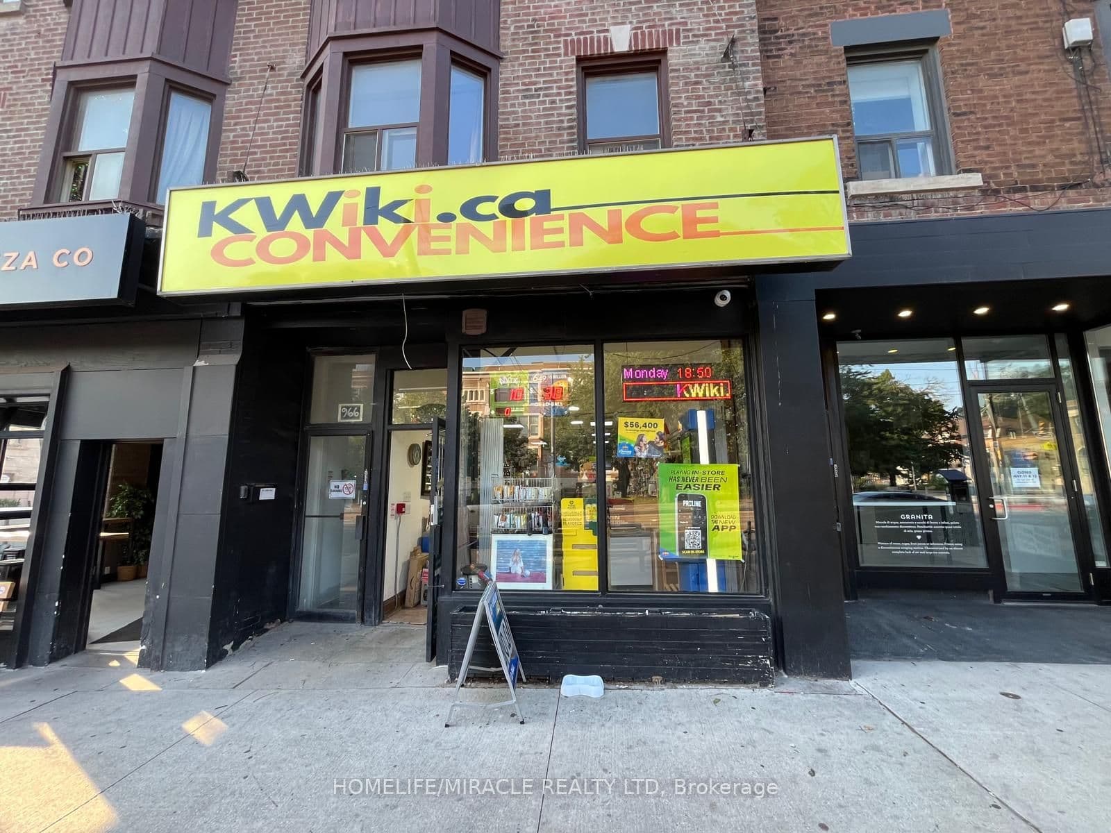 966 St Clair Avenue W, Toronto, ON M6E 1A1